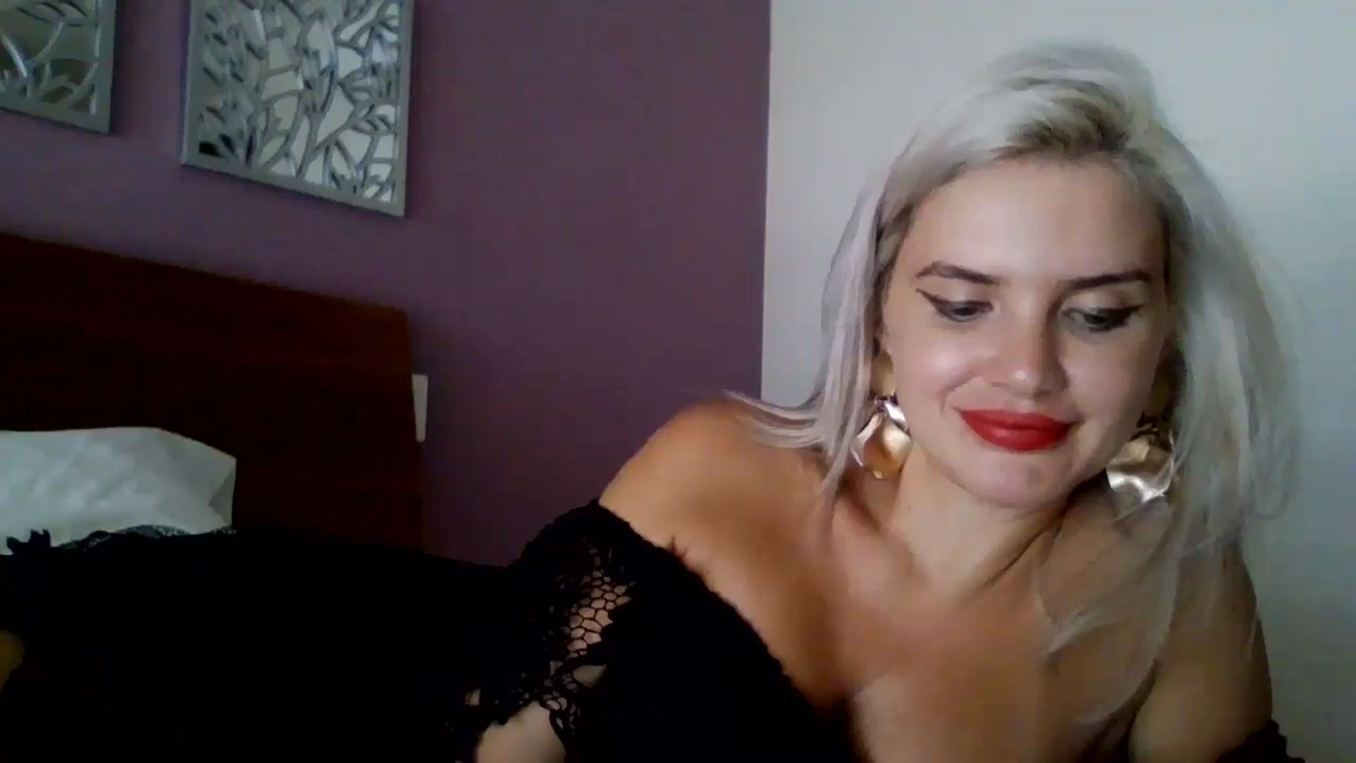 Gallery image thumbnail from Klarita_'s myfreecams stream on, 09/19/2025, 20:04 image 17 of 20