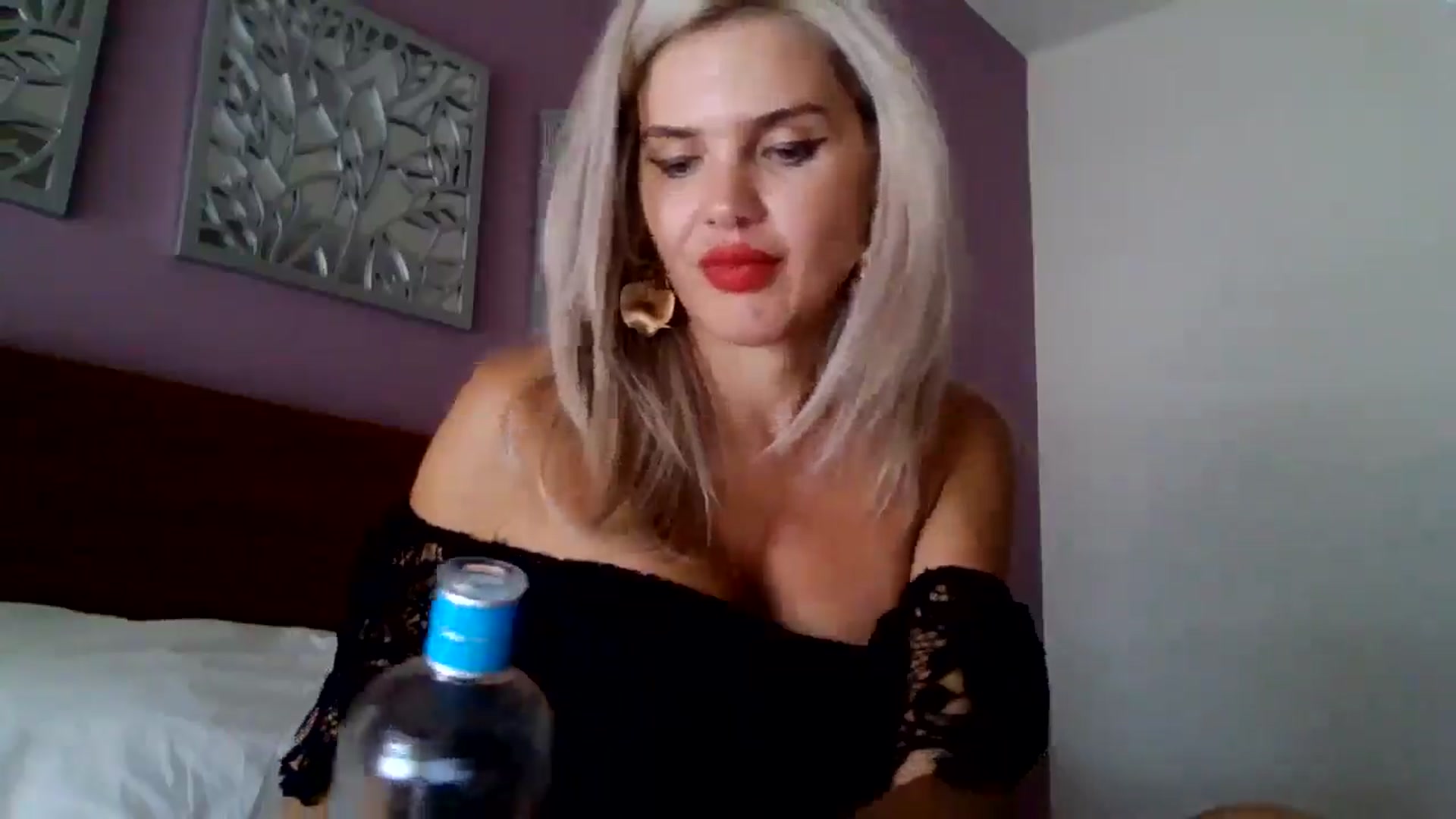 Gallery image thumbnail from Klarita_'s myfreecams stream on, 09/19/2025, 20:37 image 3 of 20