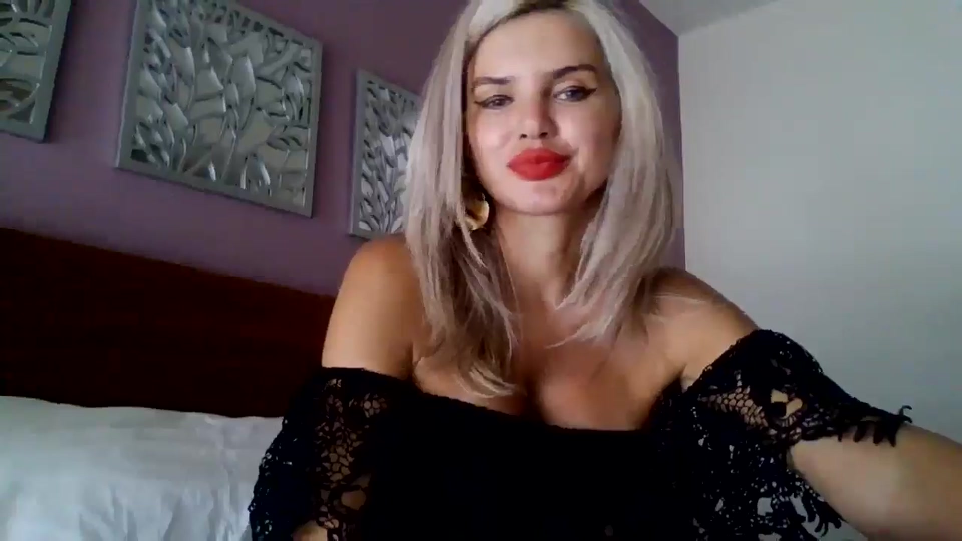 Gallery image thumbnail from Klarita_'s myfreecams stream on, 09/19/2025, 20:37 image 4 of 20