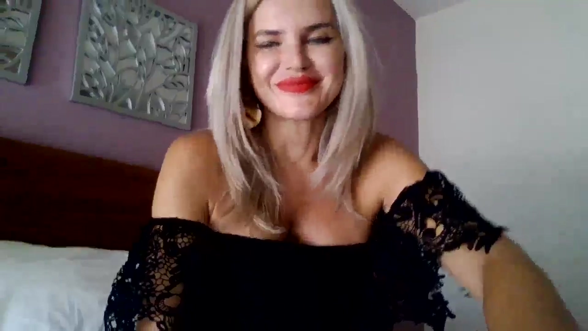Gallery image thumbnail from Klarita_'s myfreecams stream on, 09/19/2025, 20:37 image 11 of 20