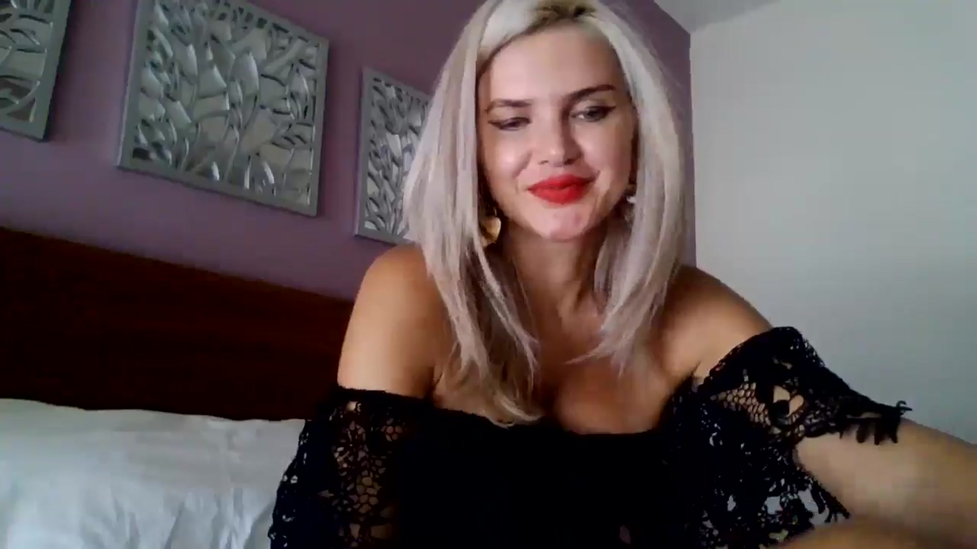 Gallery image thumbnail from Klarita_'s myfreecams stream on, 09/19/2025, 20:37 image 8 of 20