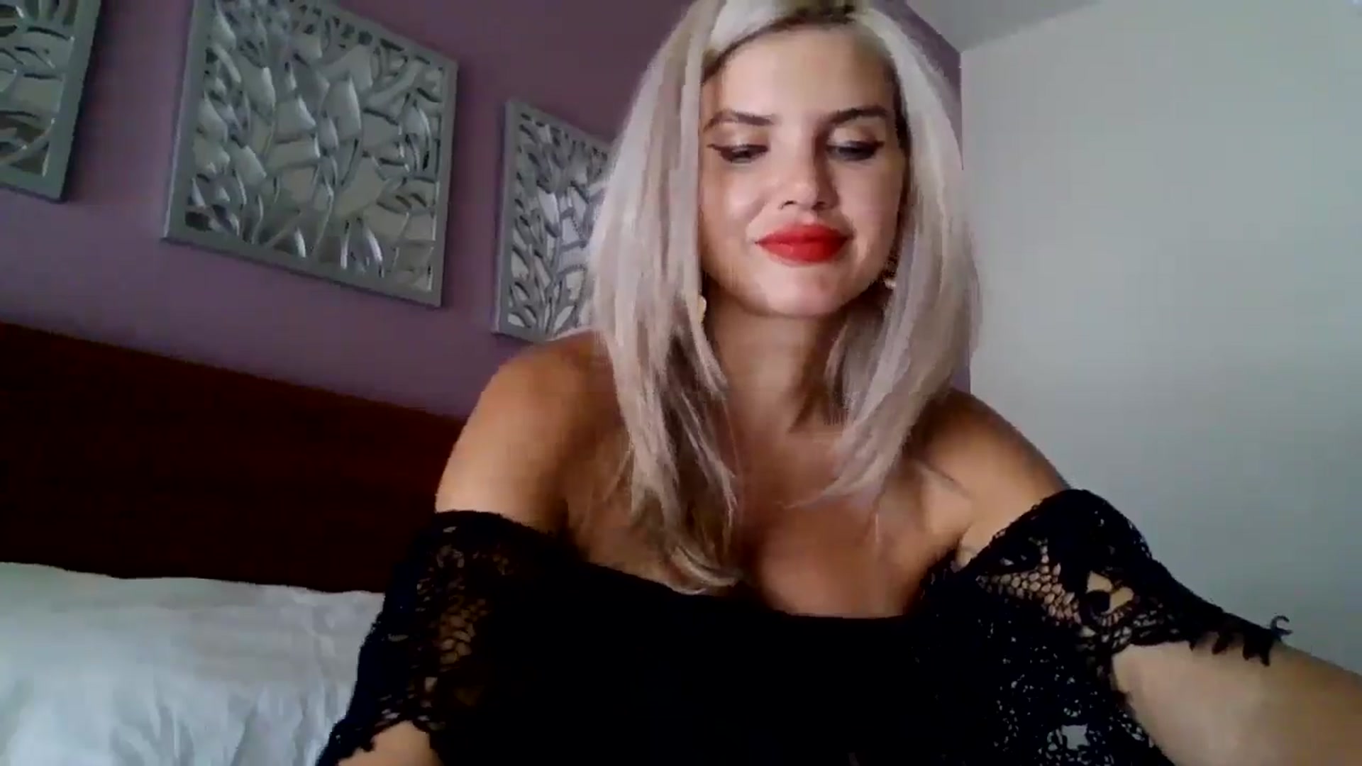Gallery image thumbnail from Klarita_'s myfreecams stream on, 09/19/2025, 20:37 image 5 of 20