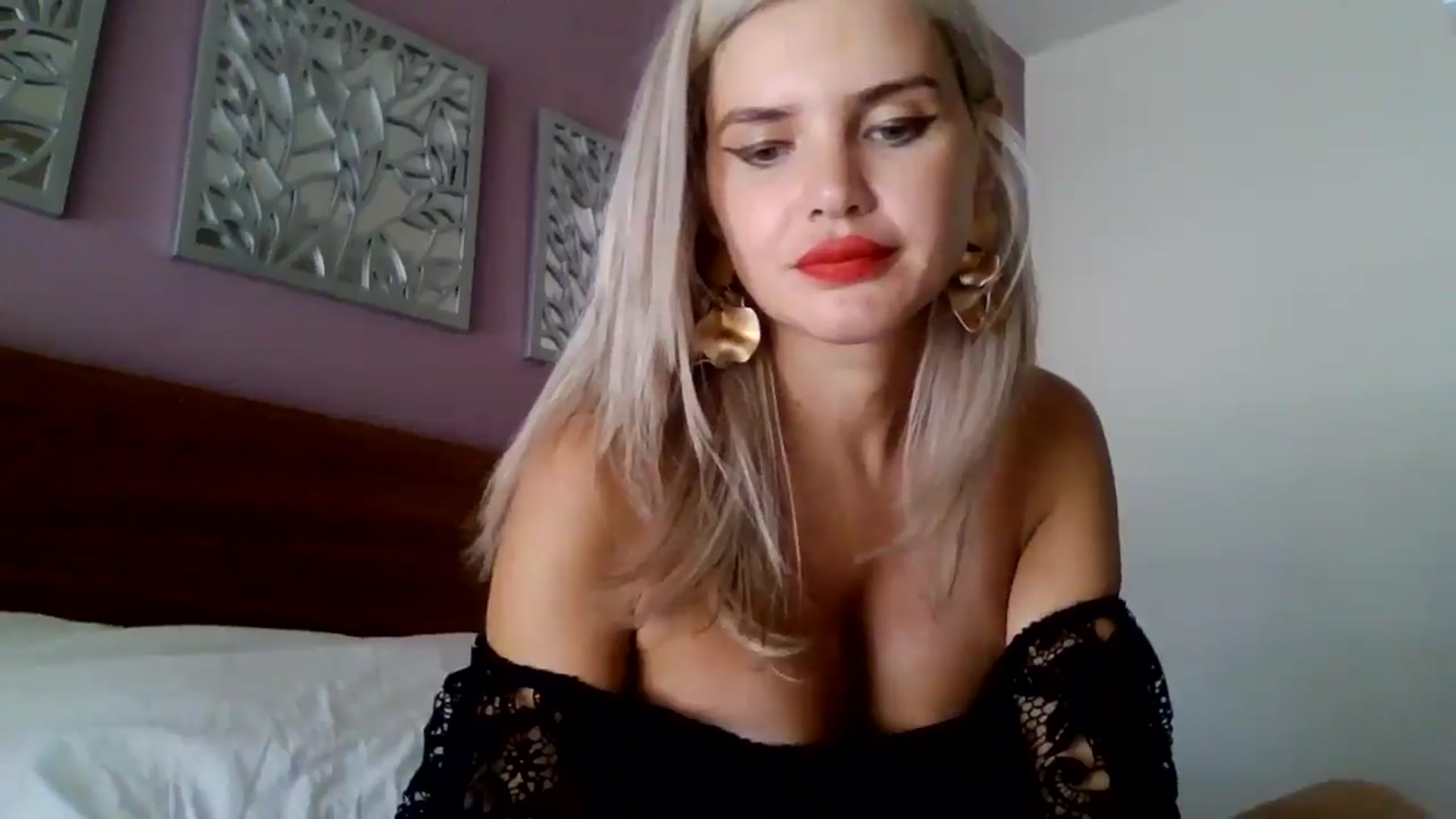 Gallery image thumbnail from Klarita_'s myfreecams stream on, 09/19/2025, 20:37 image 13 of 20