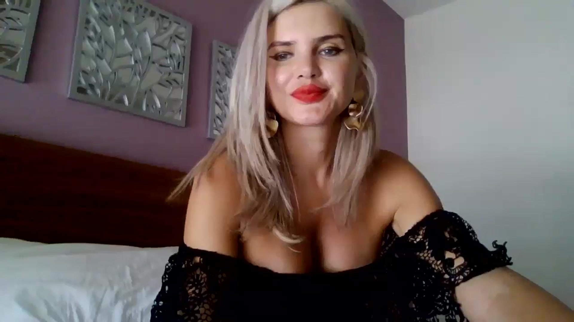 Gallery image thumbnail from Klarita_'s myfreecams stream on, 09/19/2025, 20:37 image 14 of 20