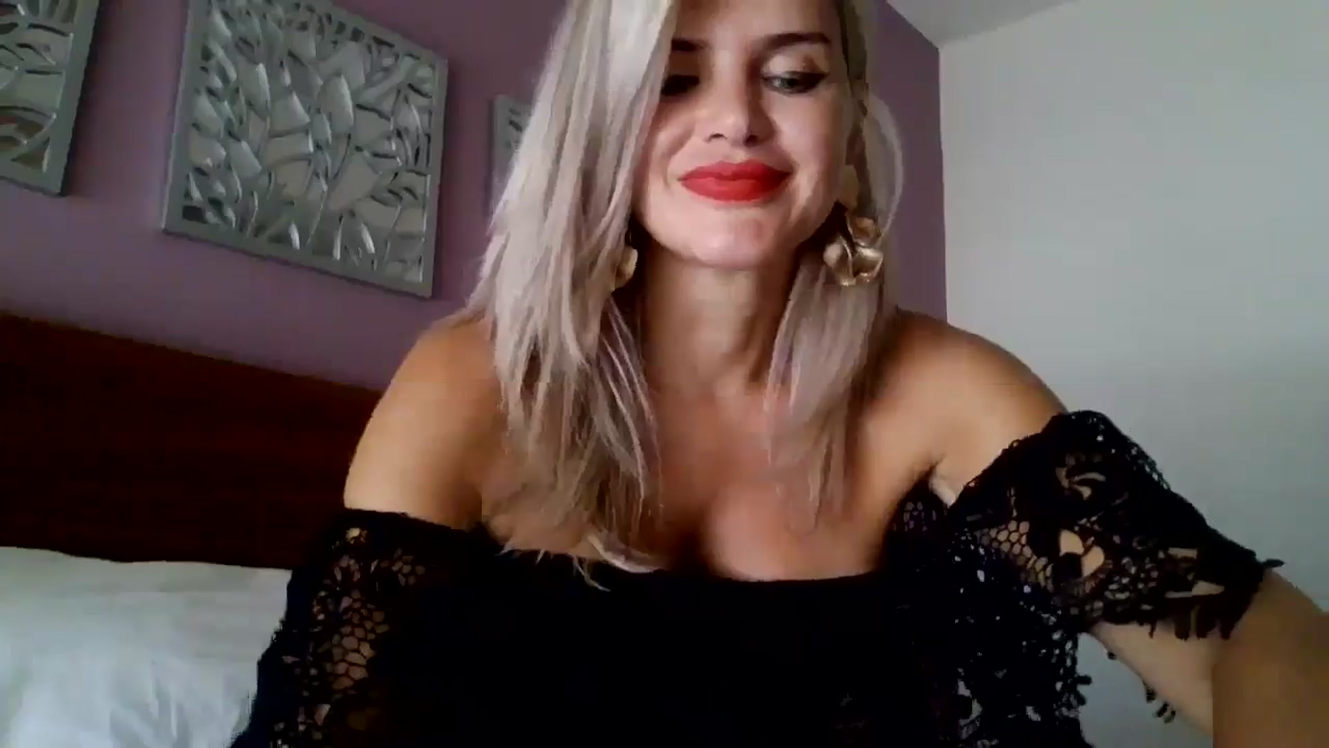 Gallery image thumbnail from Klarita_'s myfreecams stream on, 09/19/2025, 20:37 image 12 of 20