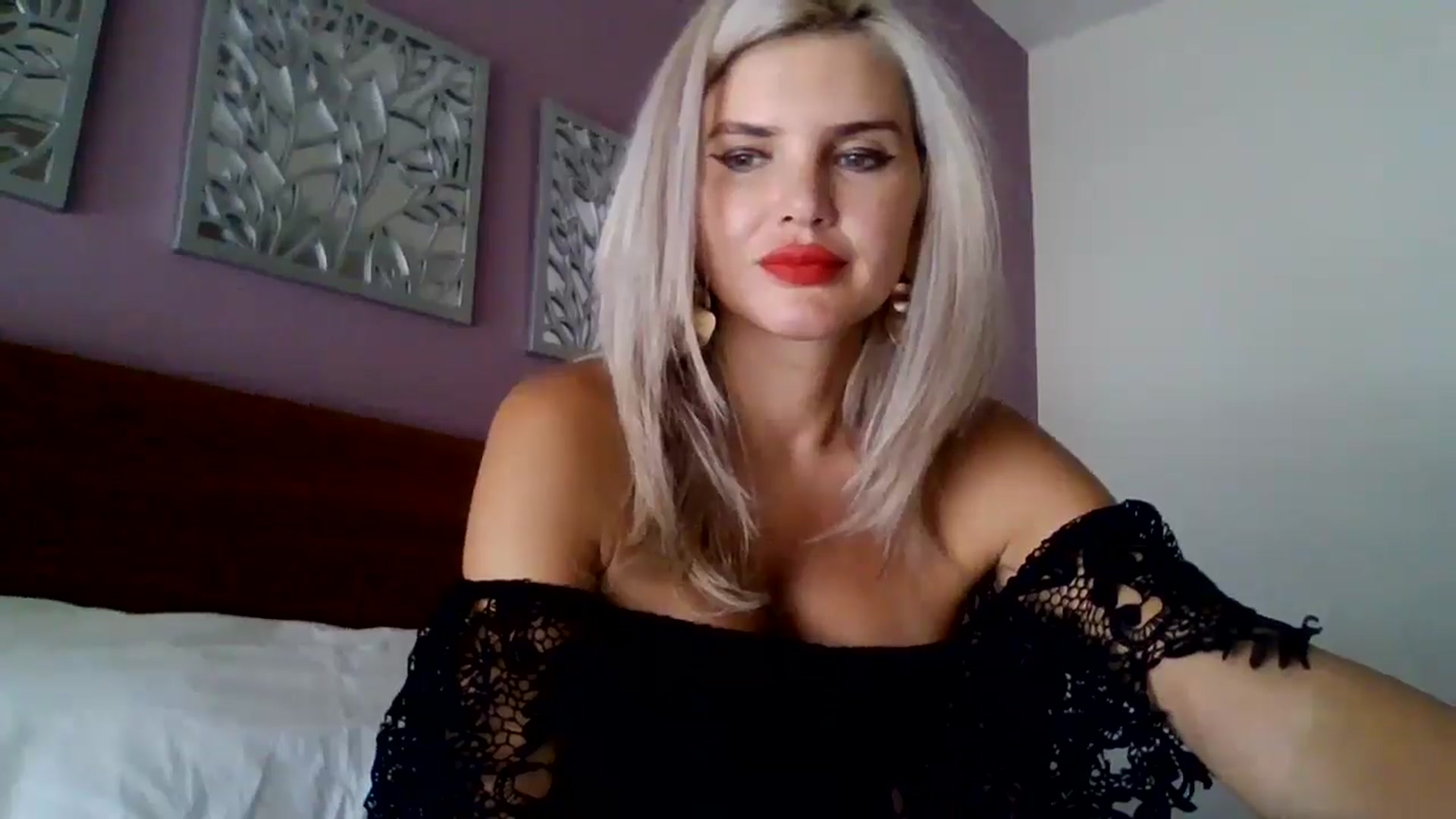 Gallery image thumbnail from Klarita_'s myfreecams stream on, 09/19/2025, 20:37 image 7 of 20