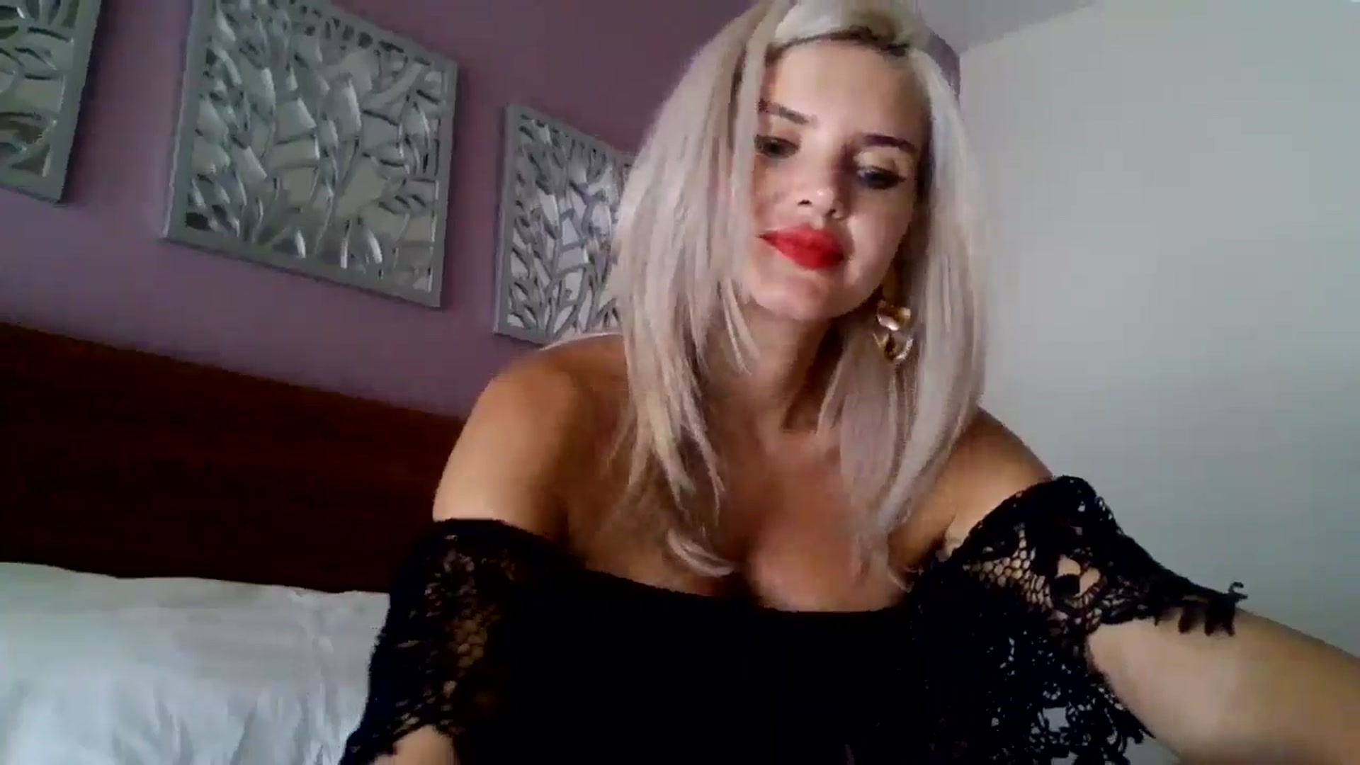Gallery image thumbnail from Klarita_'s myfreecams stream on, 09/19/2025, 20:37 image 9 of 20