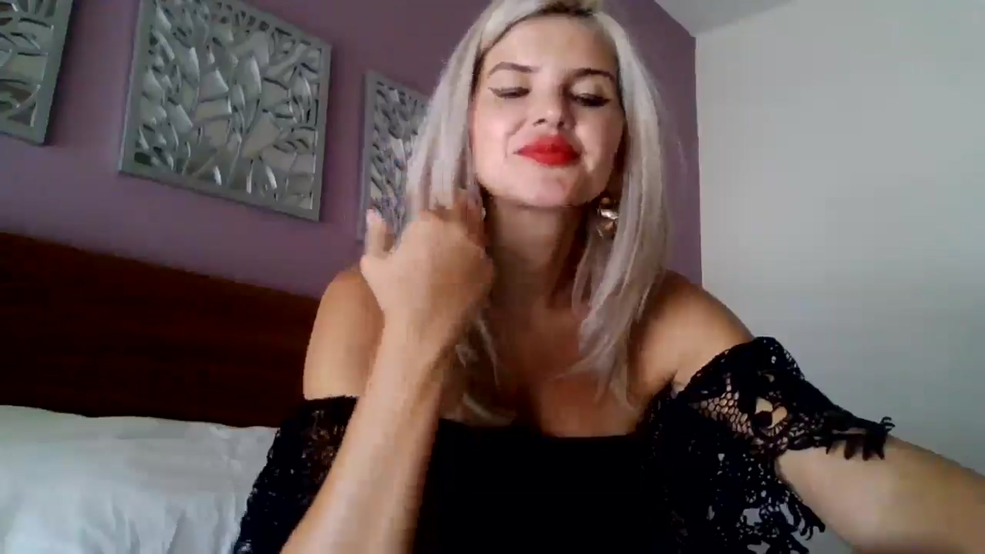 Gallery image thumbnail from Klarita_'s myfreecams stream on, 09/19/2025, 20:37 image 10 of 20