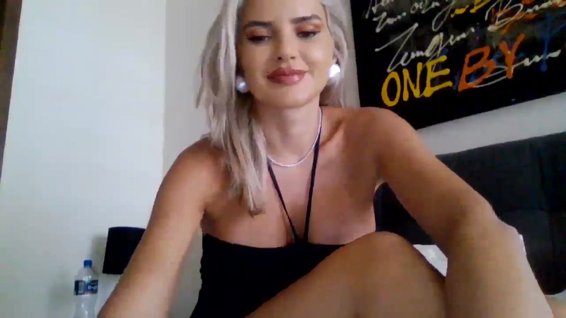 Gallery image thumbnail from Klarita_'s myfreecams stream on, 09/22/2025, 19:39 image 11 of 20