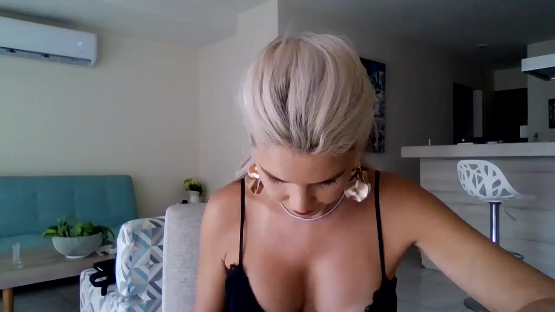 Gallery image thumbnail from Klarita_'s myfreecams stream on, 09/23/2025, 22:16 image 4 of 20