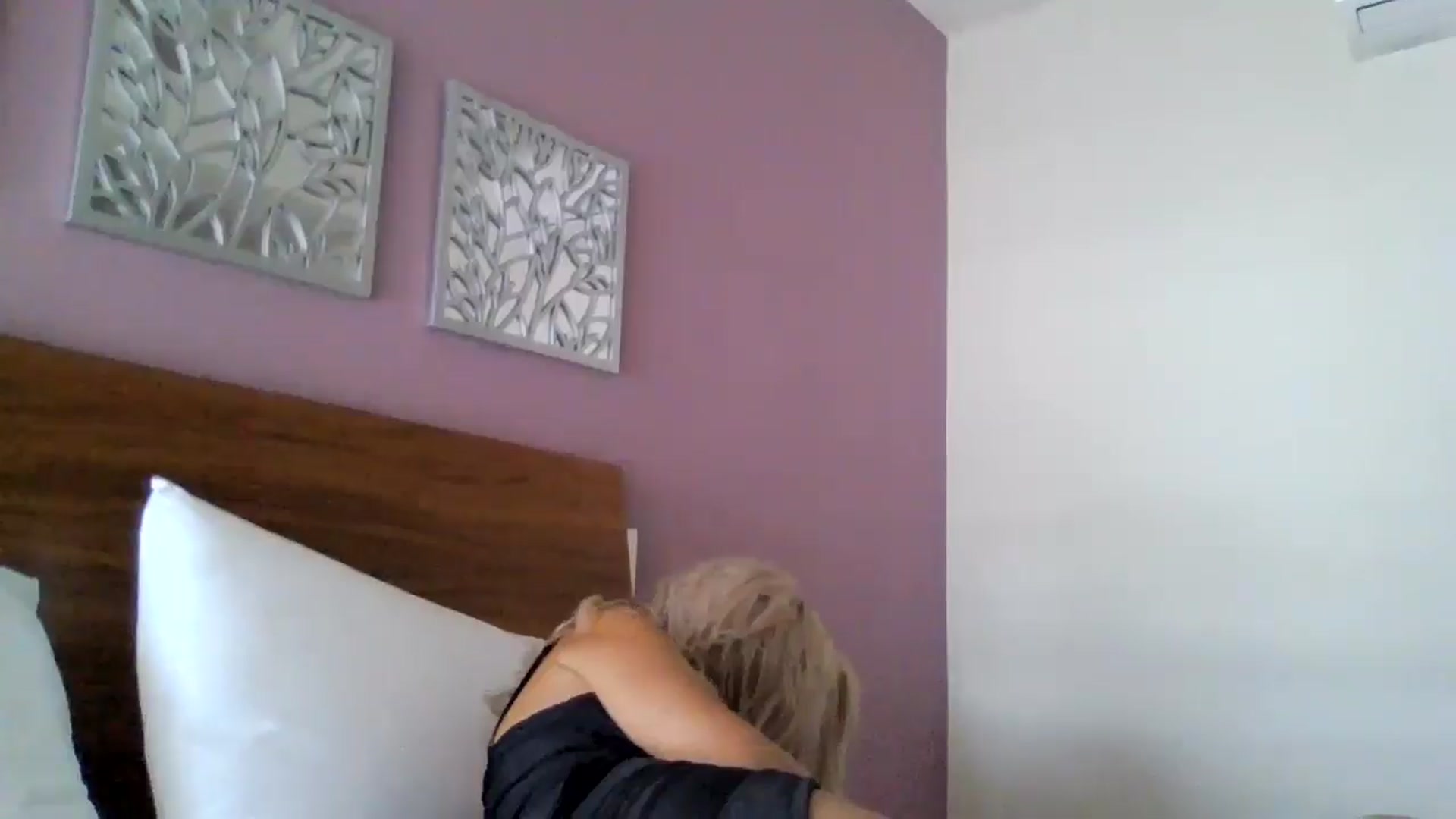 Gallery image thumbnail from Klarita_'s myfreecams stream on, 09/24/2025, 22:45 image 6 of 20