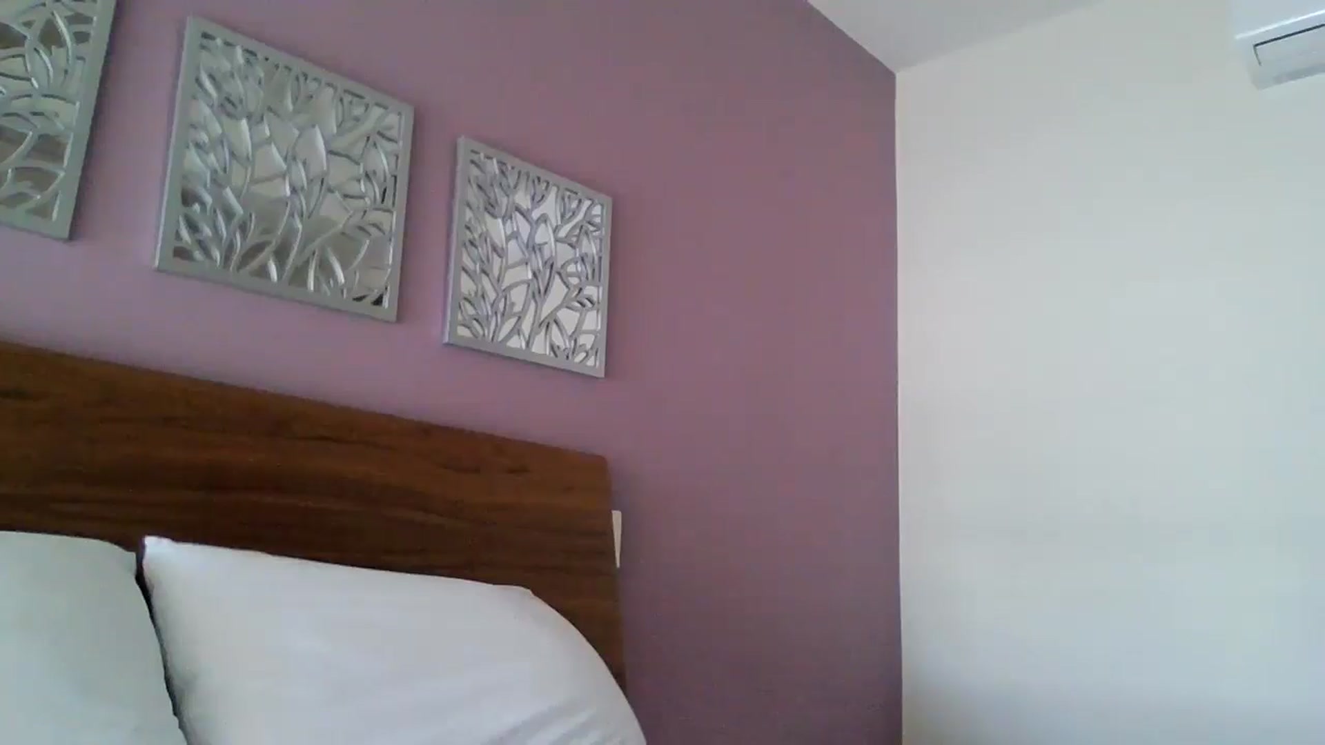 Gallery image thumbnail from Klarita_'s myfreecams stream on, 09/24/2025, 22:45 image 3 of 20