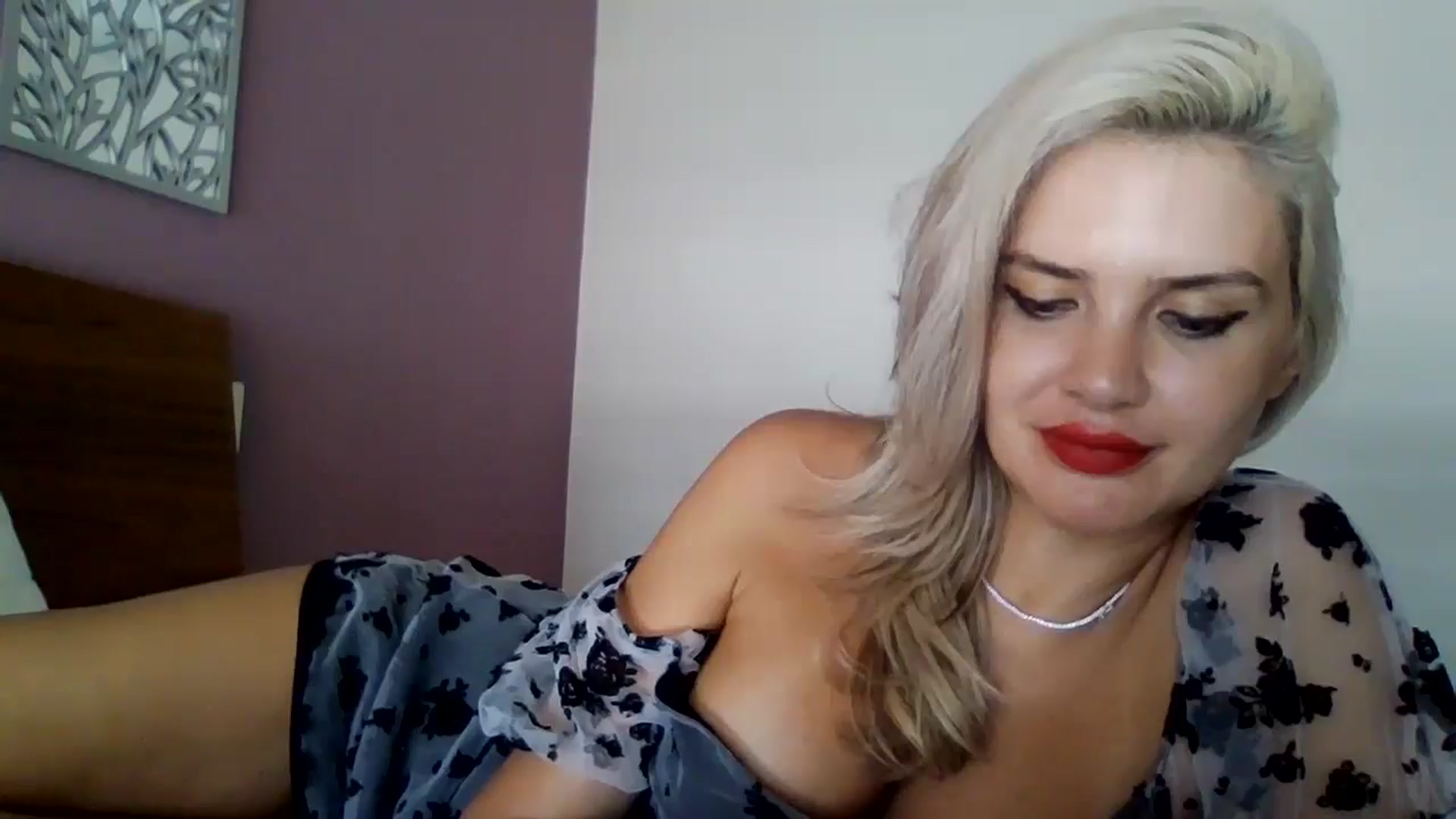 Gallery image thumbnail from Klarita_'s myfreecams stream on, 09/25/2025, 20:33 image 4 of 20