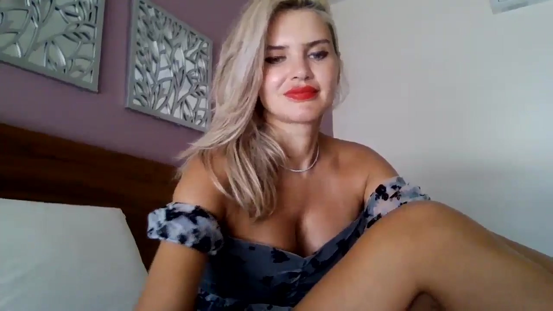 Gallery image thumbnail from Klarita_'s myfreecams stream on, 09/25/2025, 20:33 image 18 of 20