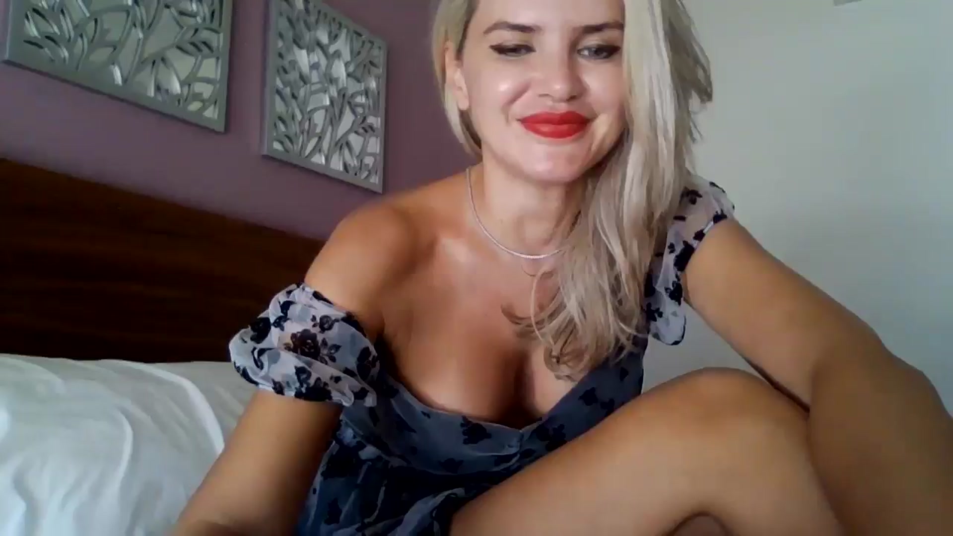 Gallery image thumbnail from Klarita_'s myfreecams stream on, 09/25/2025, 21:45 image 17 of 20
