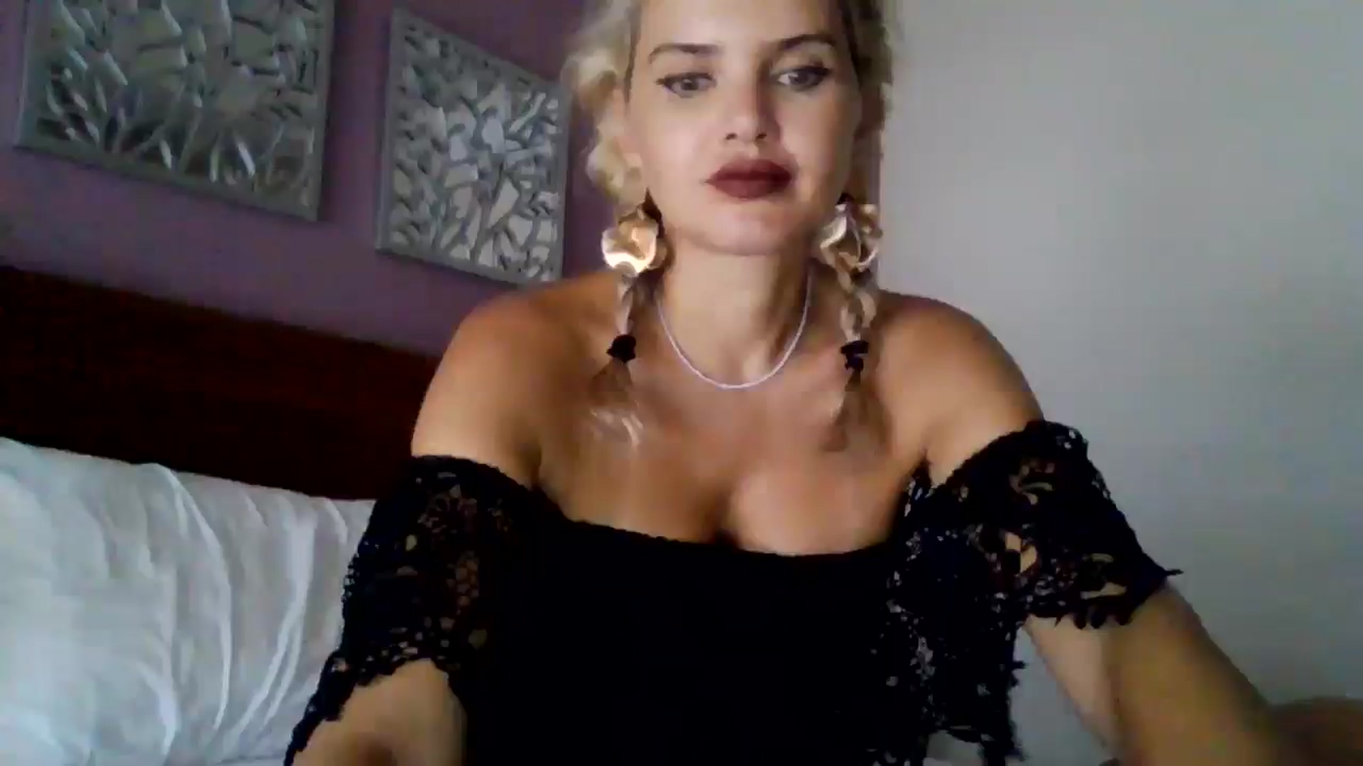 Gallery image thumbnail from Klarita_'s myfreecams stream on, 09/29/2025, 21:12 image 19 of 20