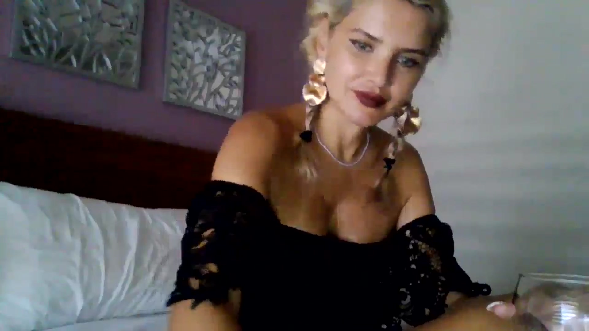 Gallery image thumbnail from Klarita_'s myfreecams stream on, 09/29/2025, 21:12 image 13 of 20