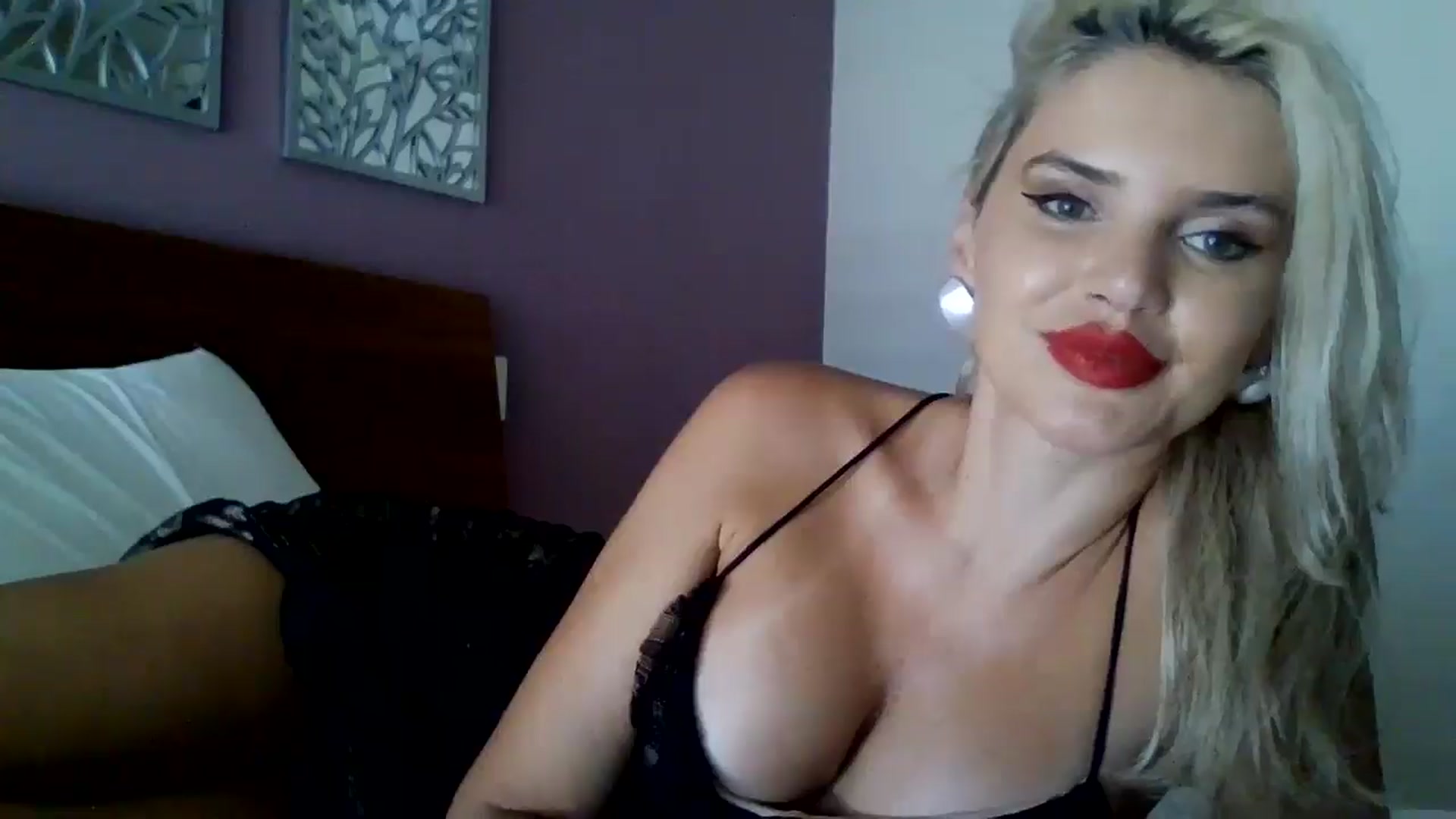 Gallery image thumbnail from Klarita_'s myfreecams stream on, 10/01/2025, 22:03 image 18 of 20