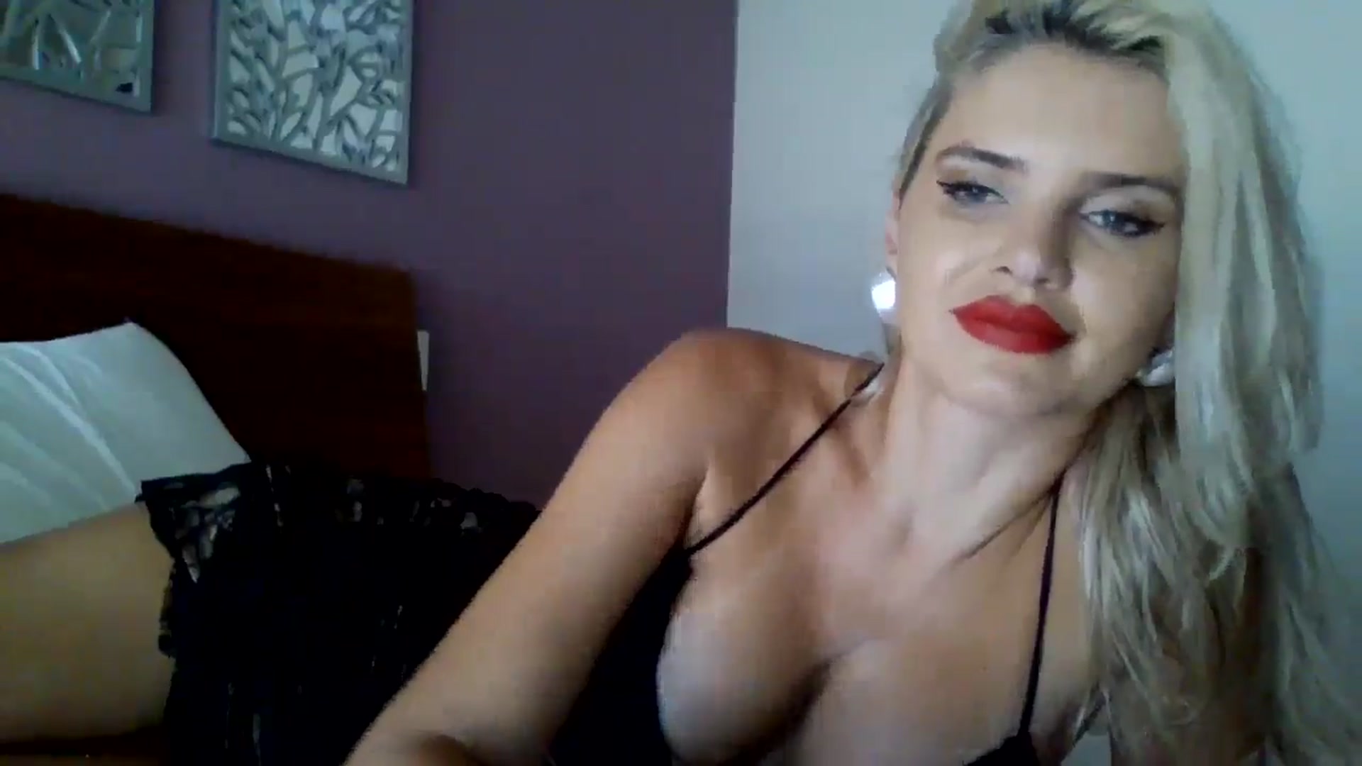 Gallery image thumbnail from Klarita_'s myfreecams stream on, 10/01/2025, 22:03 image 19 of 20