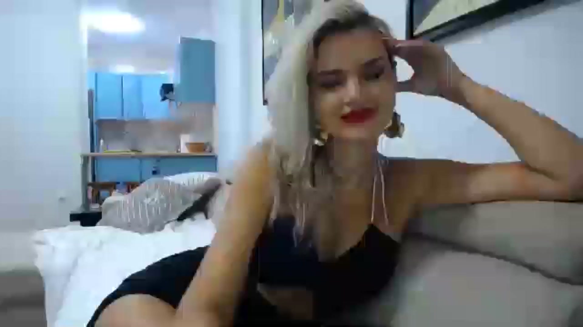Gallery image thumbnail from Klarita_'s myfreecams stream on, 10/05/2025, 23:47 image 7 of 20