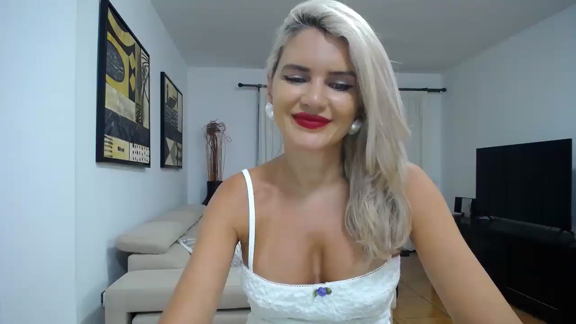 Gallery image thumbnail from Klarita_'s myfreecams stream on, 10/07/2025, 22:28 image 20 of 20