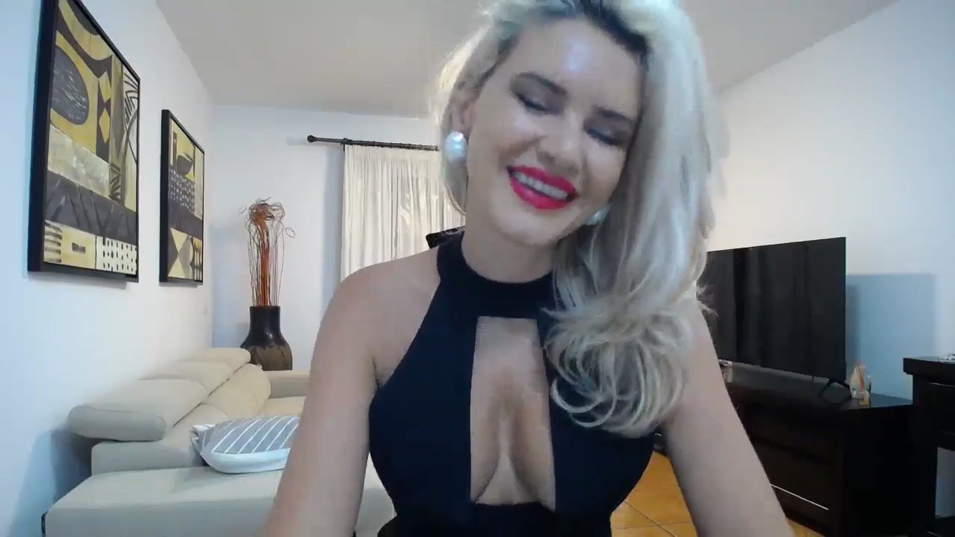Gallery image thumbnail from Klarita_'s myfreecams stream on, 10/08/2025, 20:32 image 19 of 20