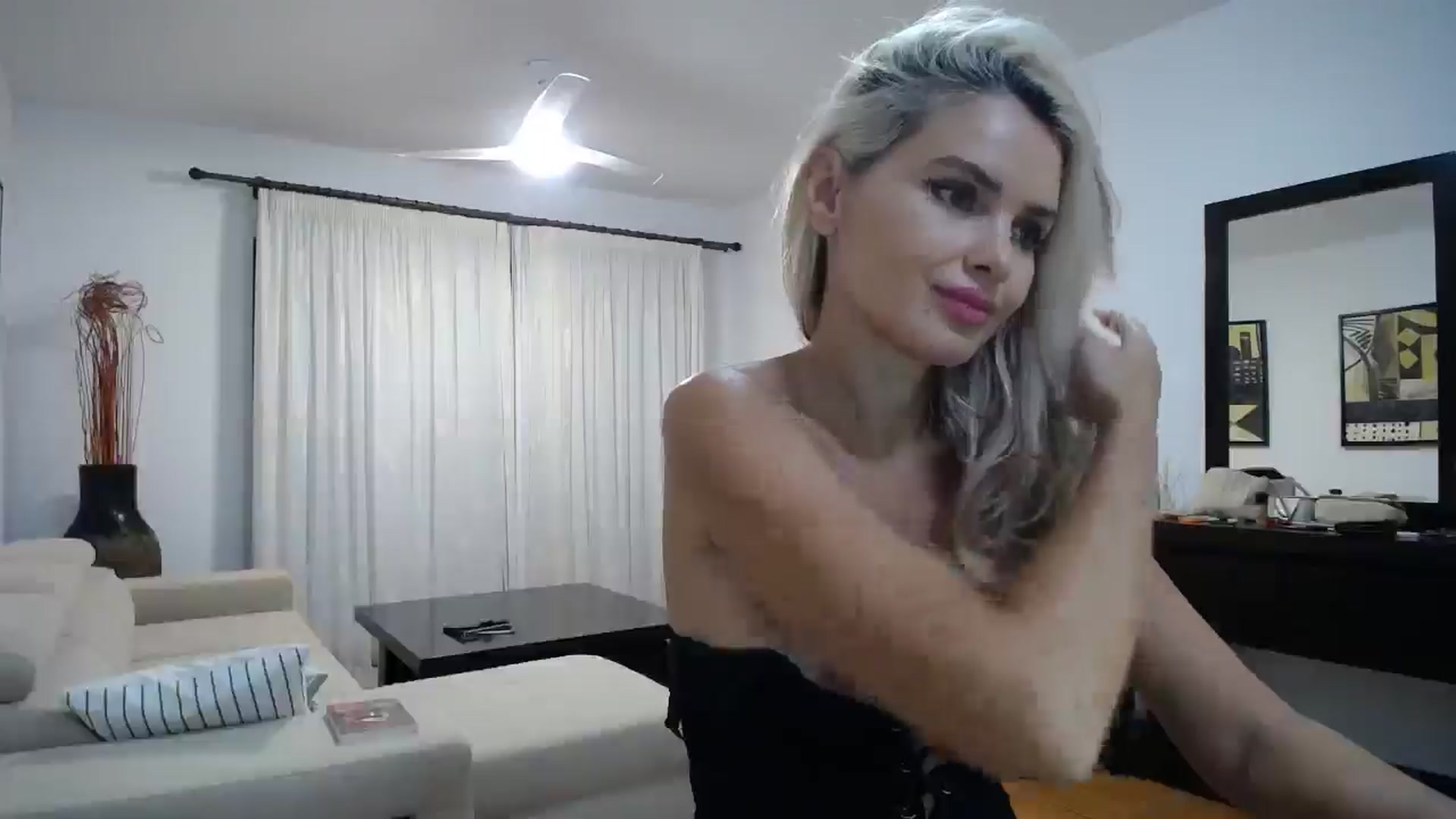 Gallery image thumbnail from Klarita_'s myfreecams stream on, 10/09/2025, 22:35 image 15 of 20
