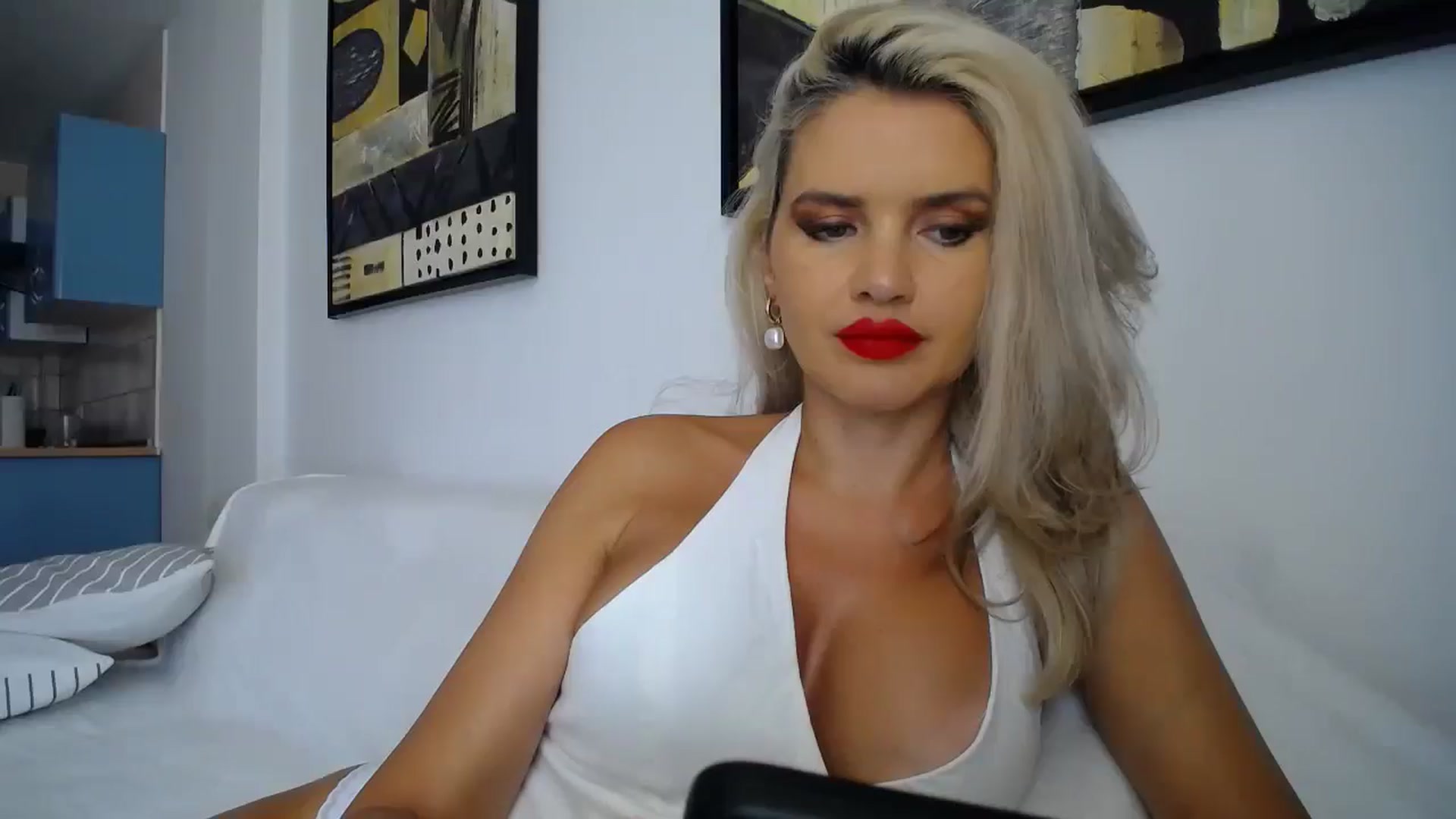 Gallery image thumbnail from Klarita_'s myfreecams stream on, 10/11/2025, 13:18 image 3 of 20