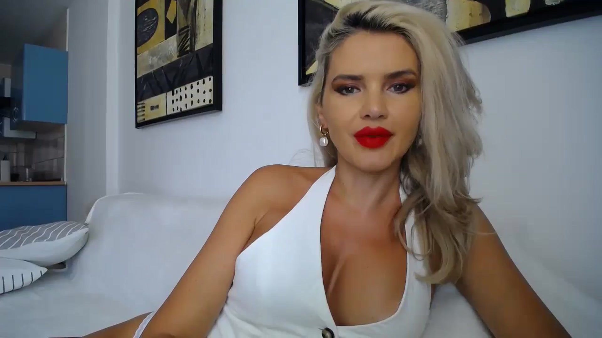 Gallery image thumbnail from Klarita_'s myfreecams stream on, 10/11/2025, 13:18 image 2 of 20