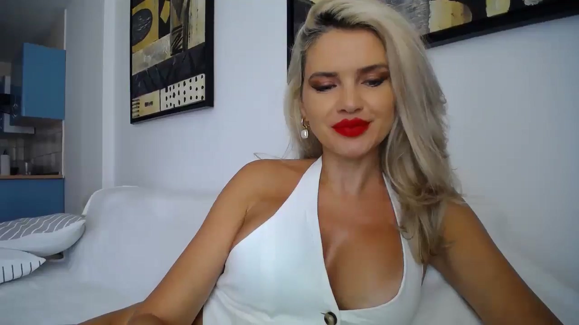 Gallery image thumbnail from Klarita_'s myfreecams stream on, 10/11/2025, 13:18 image 4 of 20