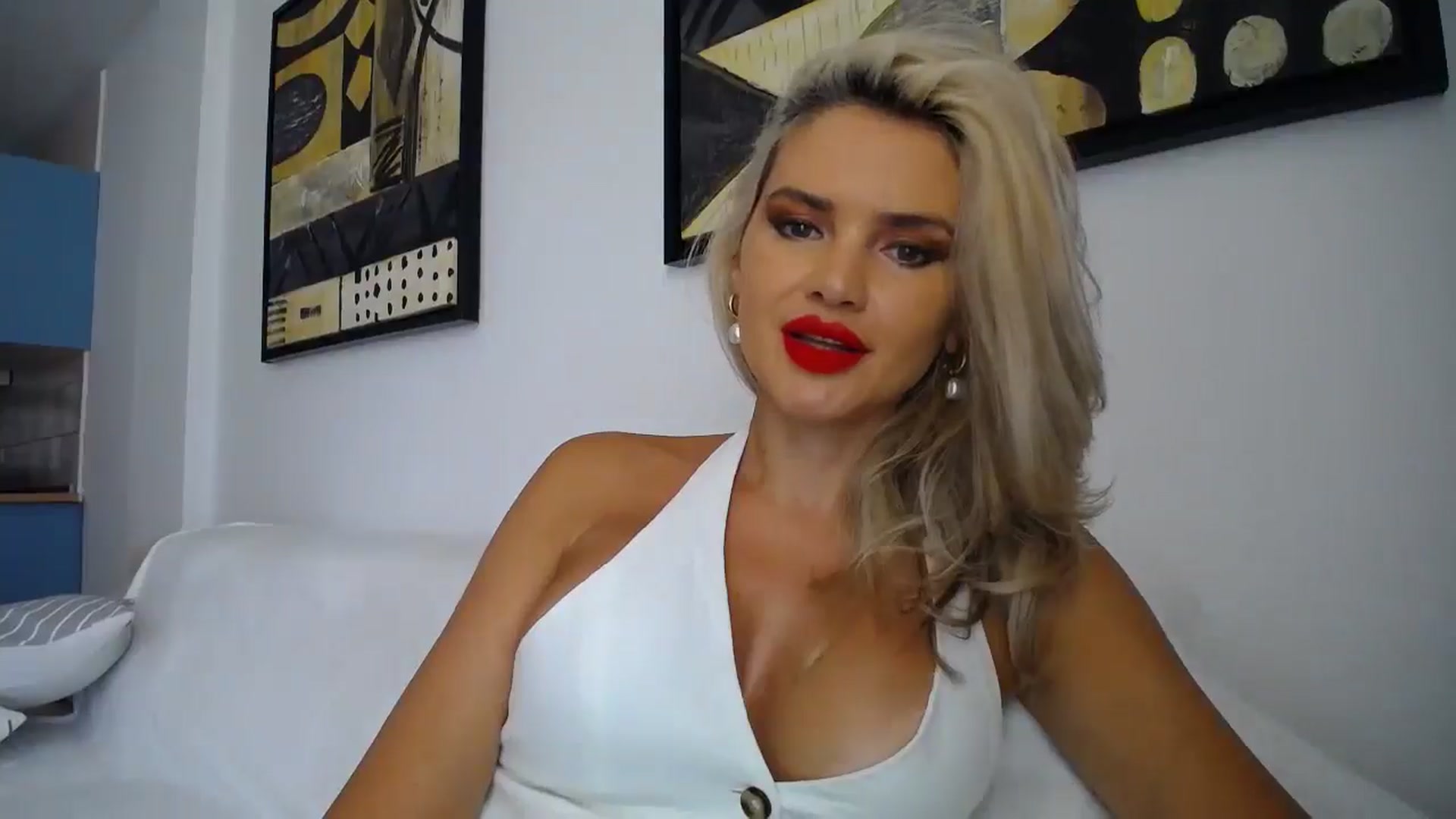 Gallery image thumbnail from Klarita_'s myfreecams stream on, 10/11/2025, 13:52 image 5 of 20