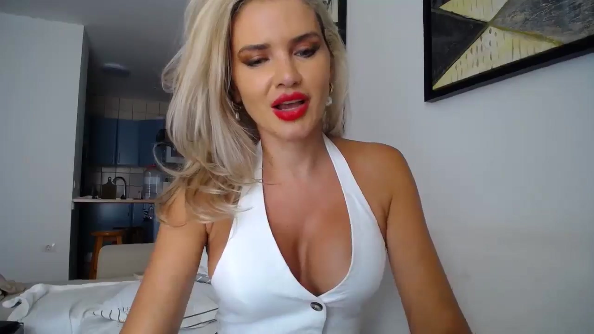Gallery image thumbnail from Klarita_'s myfreecams stream on, 10/11/2025, 16:06 image 6 of 20