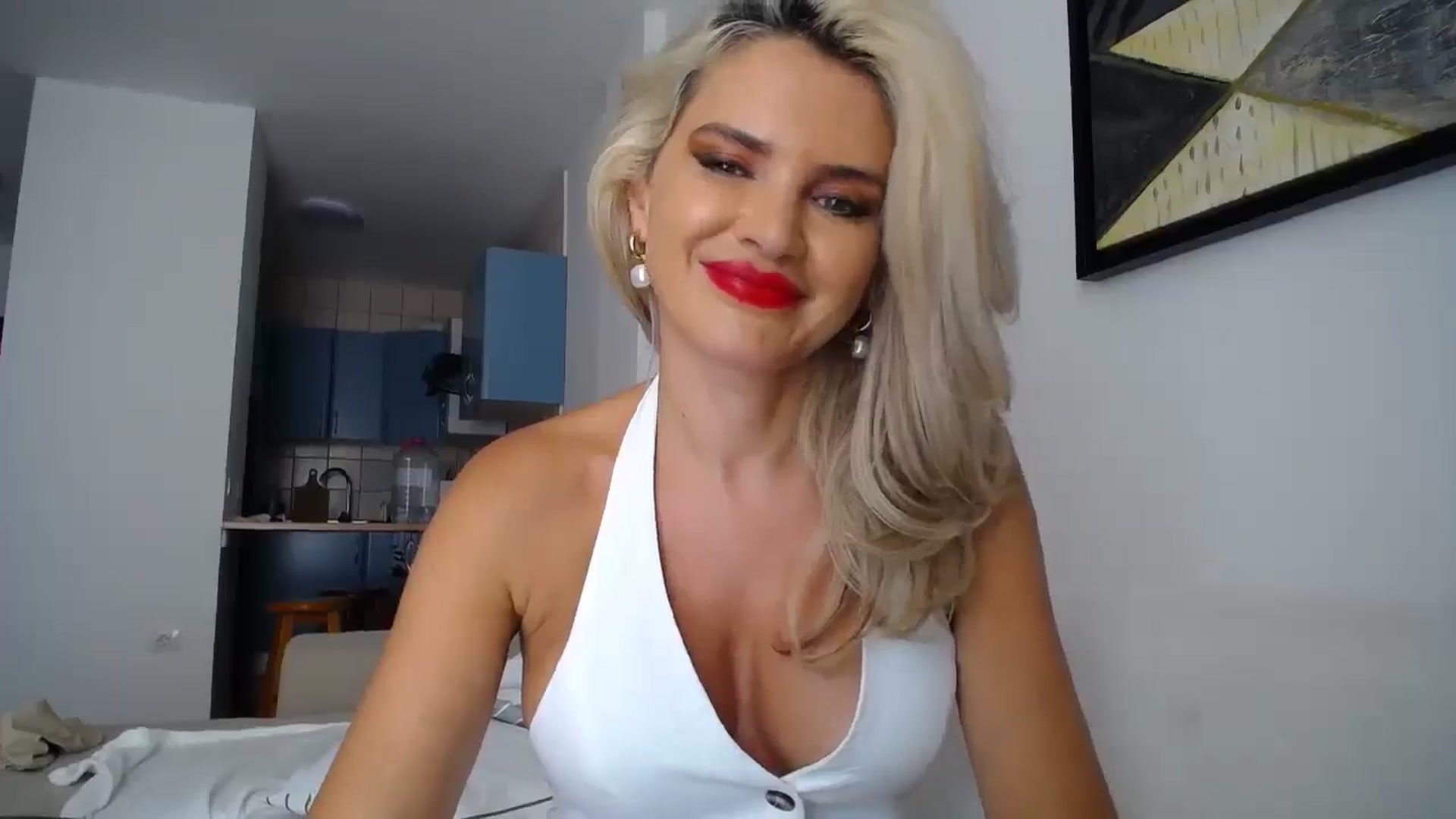 Gallery image thumbnail from Klarita_'s myfreecams stream on, 10/11/2025, 16:06 image 5 of 20