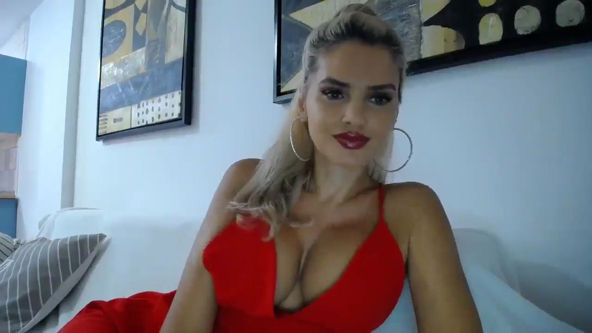 Gallery image thumbnail from Klarita_'s myfreecams stream on, 10/12/2025, 20:27 image 10 of 20