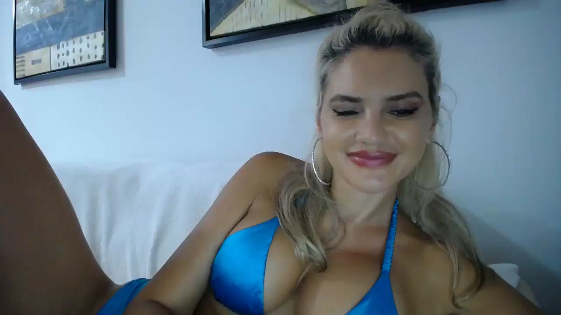 Gallery image thumbnail from Klarita_'s myfreecams stream on, 10/13/2025, 24:14 image 15 of 20