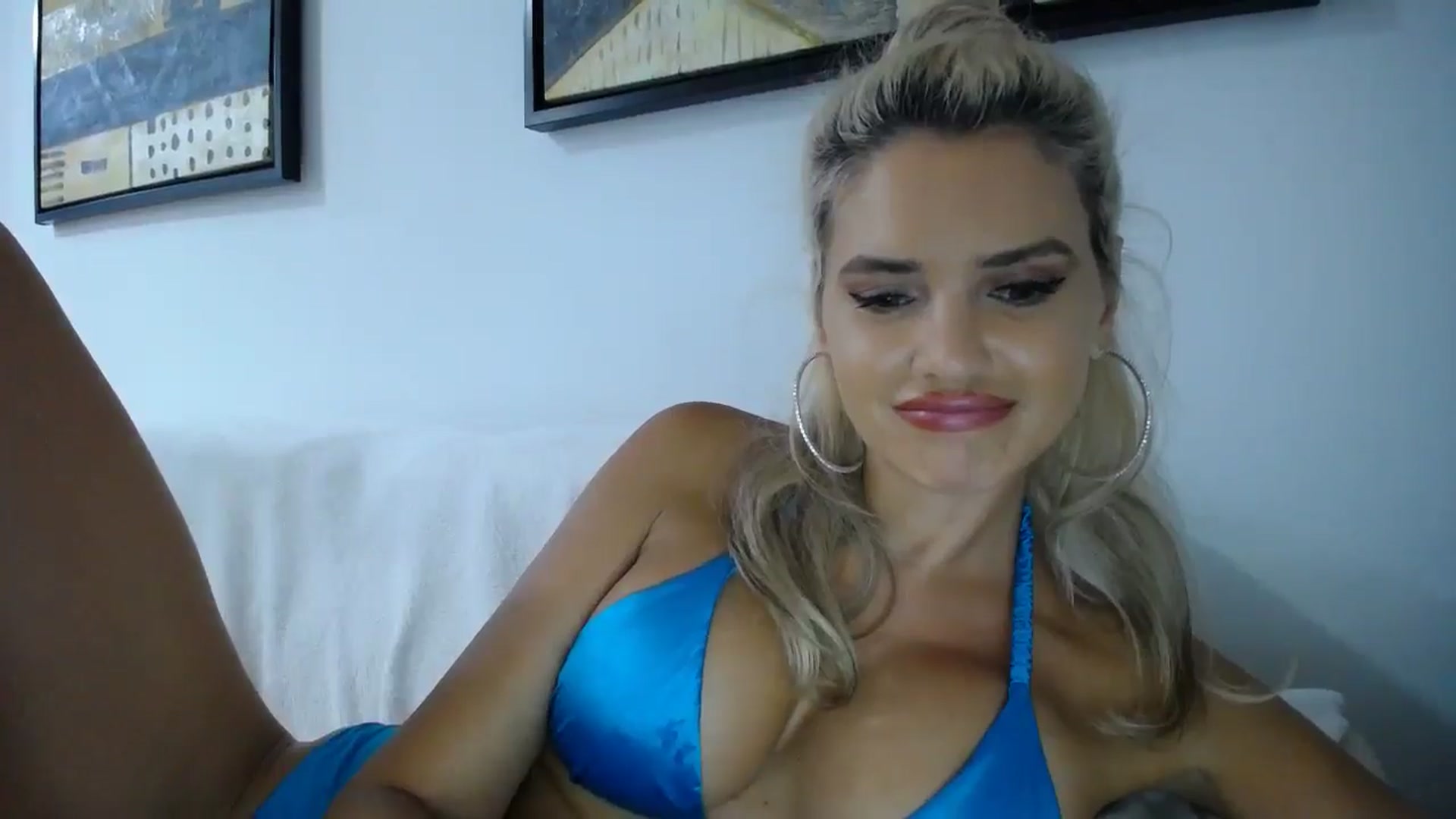 Gallery image thumbnail from Klarita_'s myfreecams stream on, 10/13/2025, 24:14 image 6 of 20