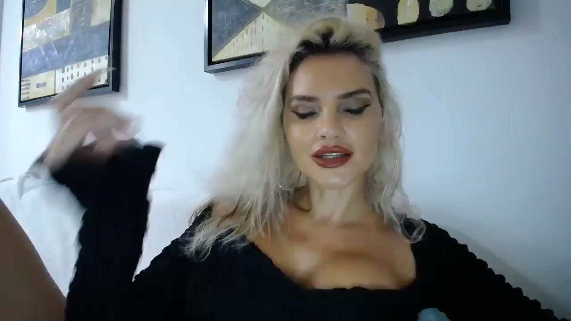 Gallery image thumbnail from Klarita_'s myfreecams stream on, 10/14/2025, 21:00 image 18 of 20