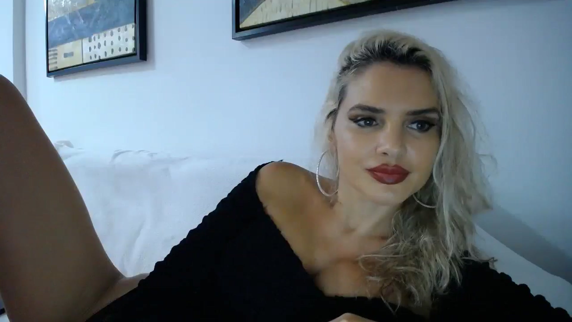 Gallery image thumbnail from Klarita_'s myfreecams stream on, 10/14/2025, 21:00 image 8 of 20