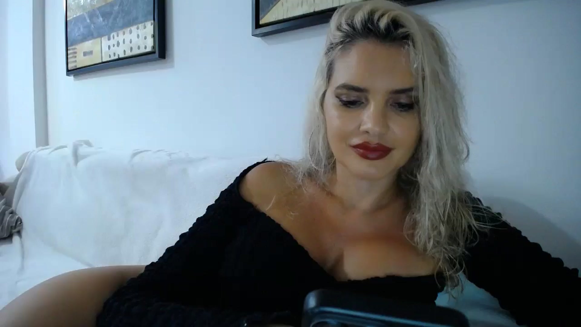 Gallery image thumbnail from Klarita_'s myfreecams stream on, 10/14/2025, 21:00 image 1 of 20