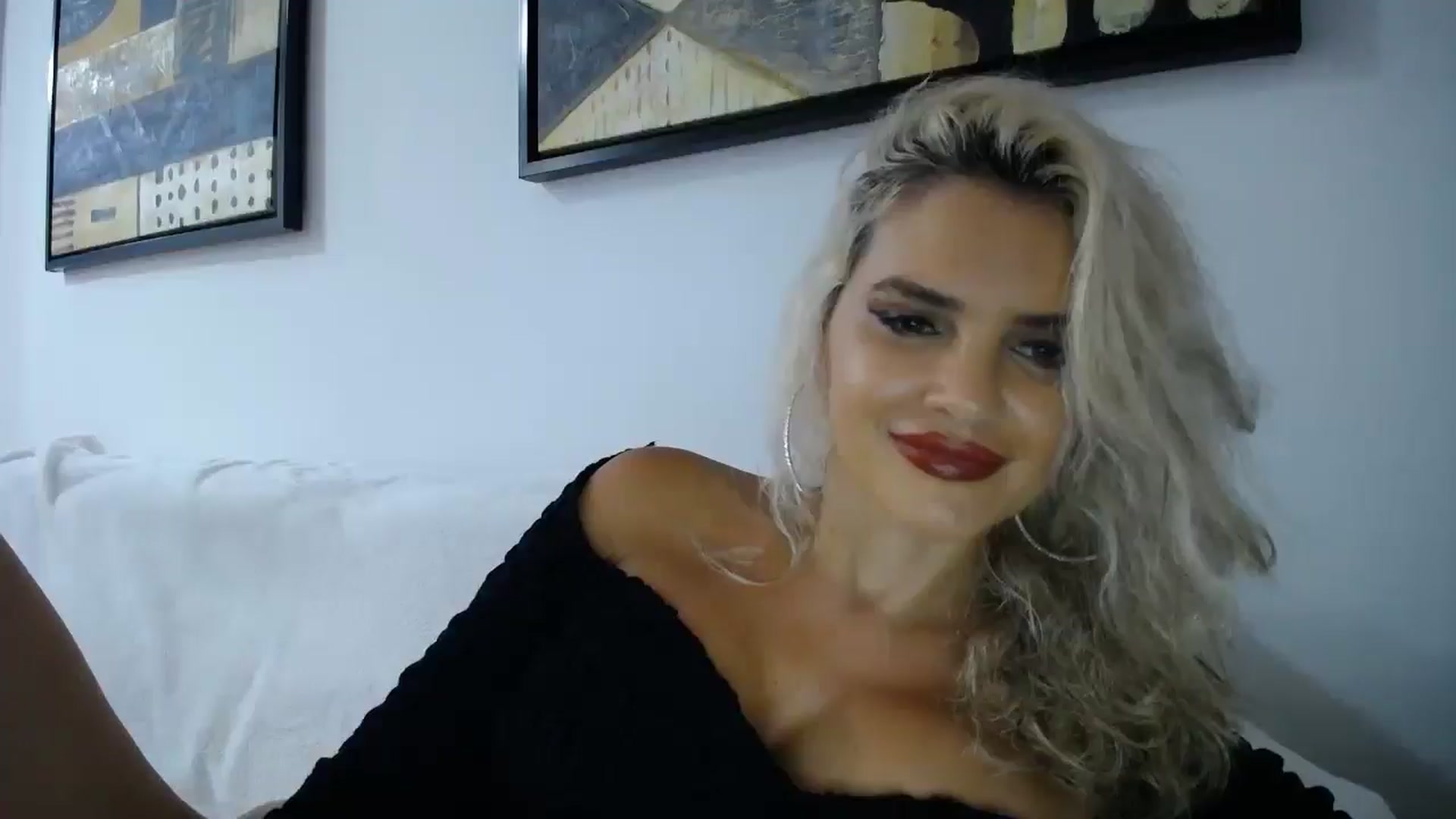 Gallery image thumbnail from Klarita_'s myfreecams stream on, 10/14/2025, 21:00 image 19 of 20