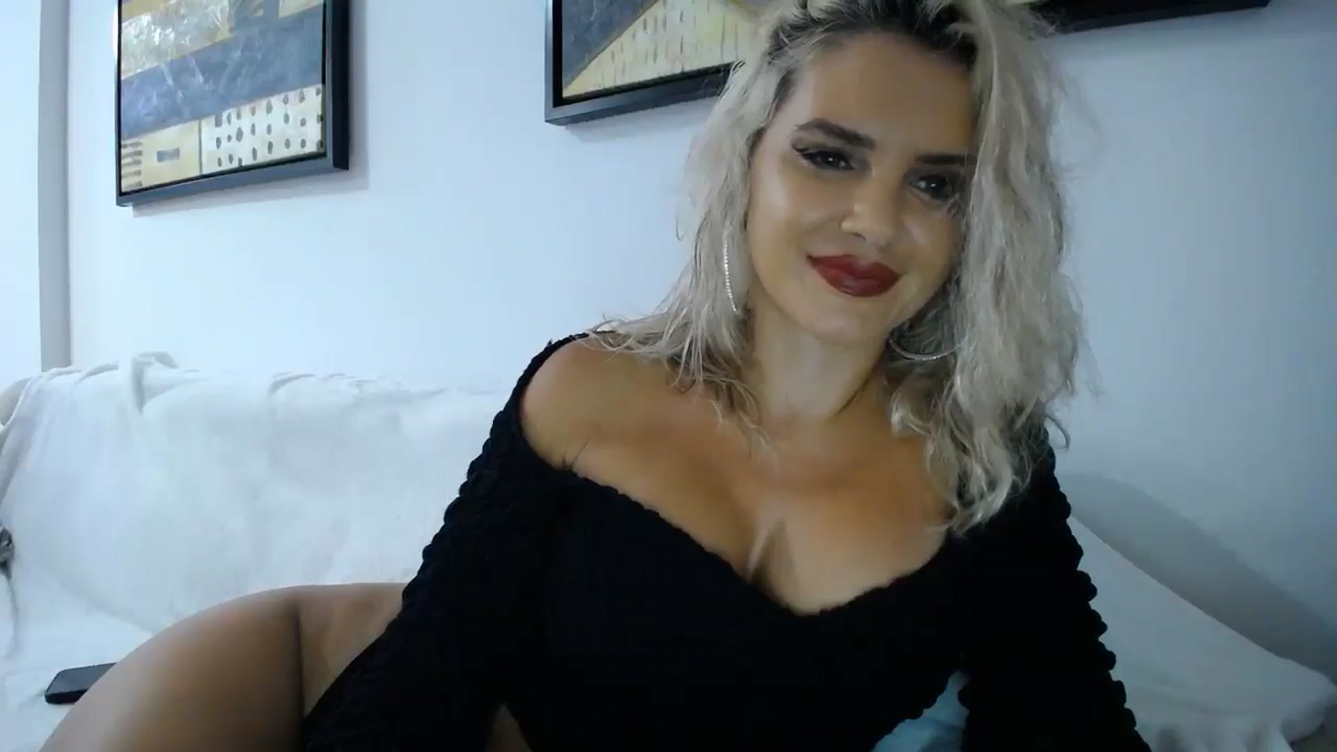 Gallery image thumbnail from Klarita_'s myfreecams stream on, 10/14/2025, 21:00 image 15 of 20