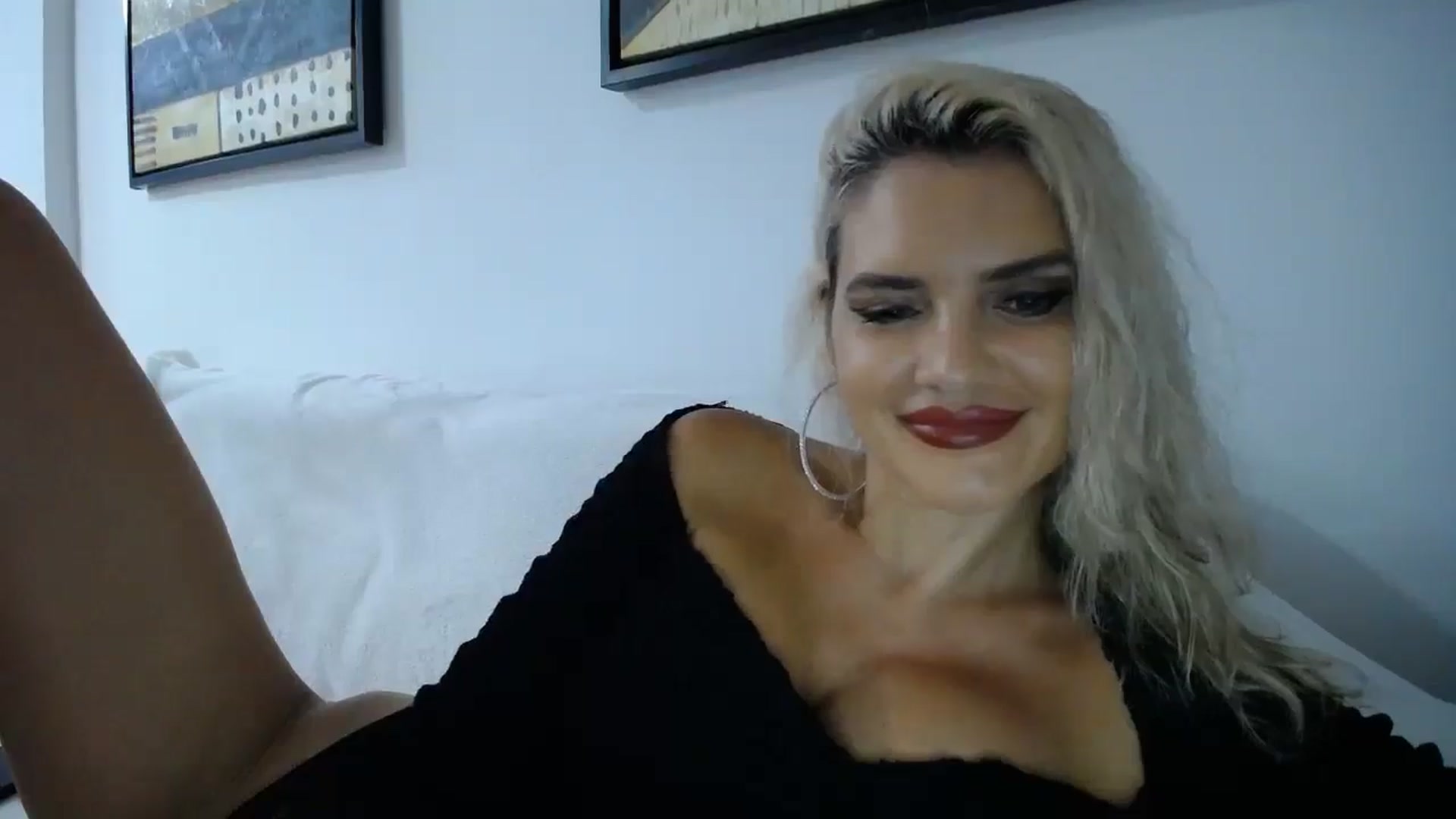 Gallery image thumbnail from Klarita_'s myfreecams stream on, 10/14/2025, 21:00 image 6 of 20