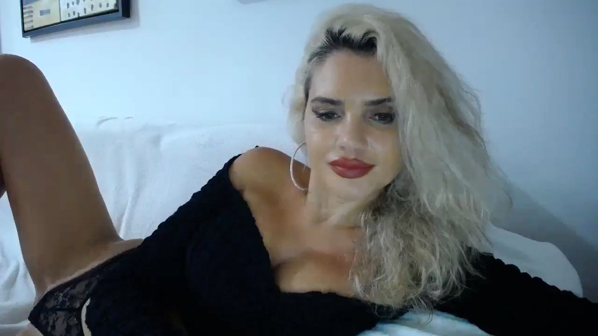 Gallery image thumbnail from Klarita_'s myfreecams stream on, 10/14/2025, 23:06 image 19 of 20