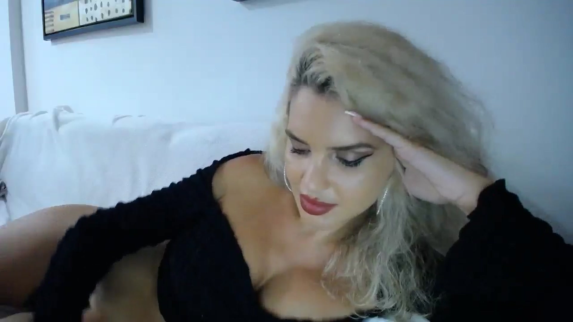 Gallery image thumbnail from Klarita_'s myfreecams stream on, 10/14/2025, 23:06 image 16 of 20