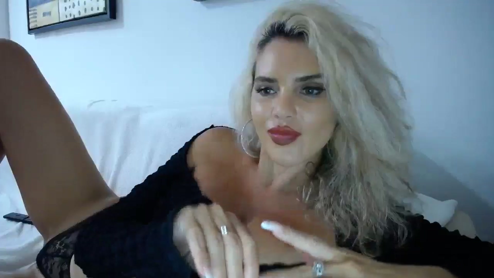 Gallery image thumbnail from Klarita_'s myfreecams stream on, 10/15/2025, 24:02 image 9 of 20