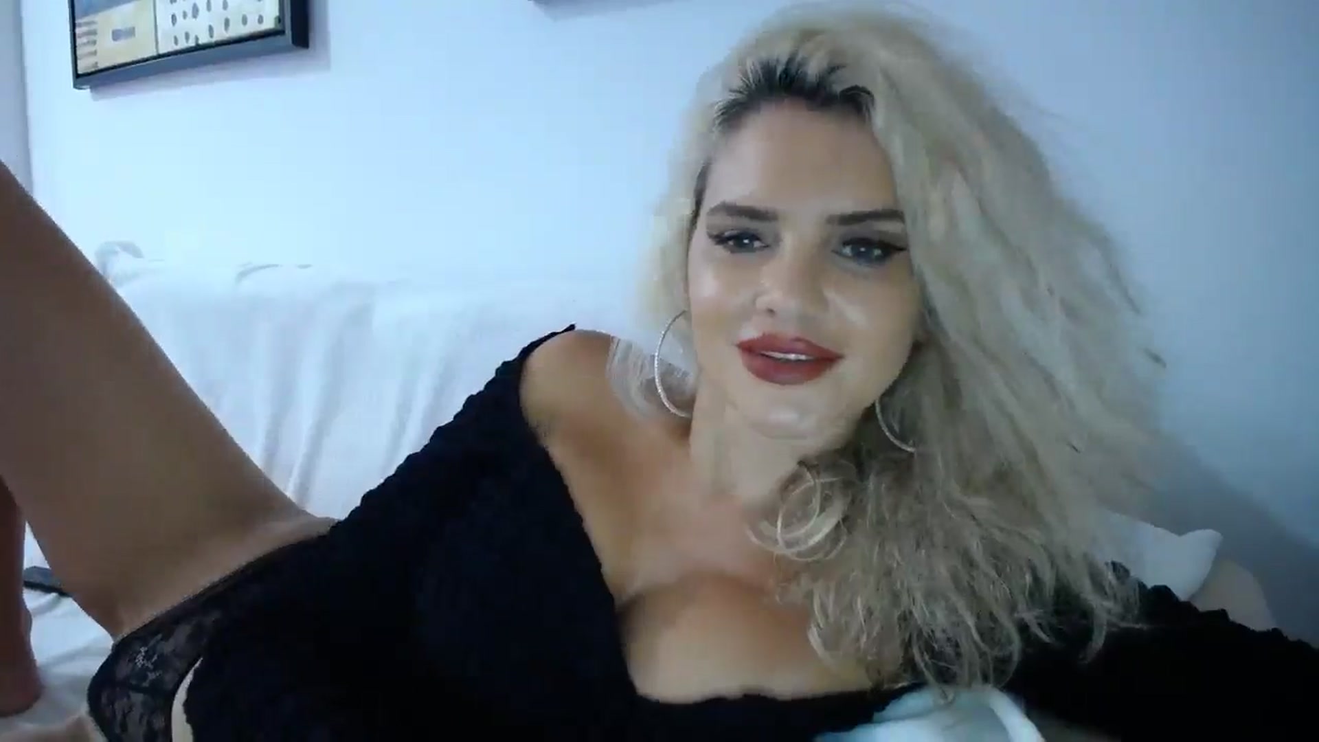 Gallery image thumbnail from Klarita_'s myfreecams stream on, 10/15/2025, 24:02 image 13 of 20