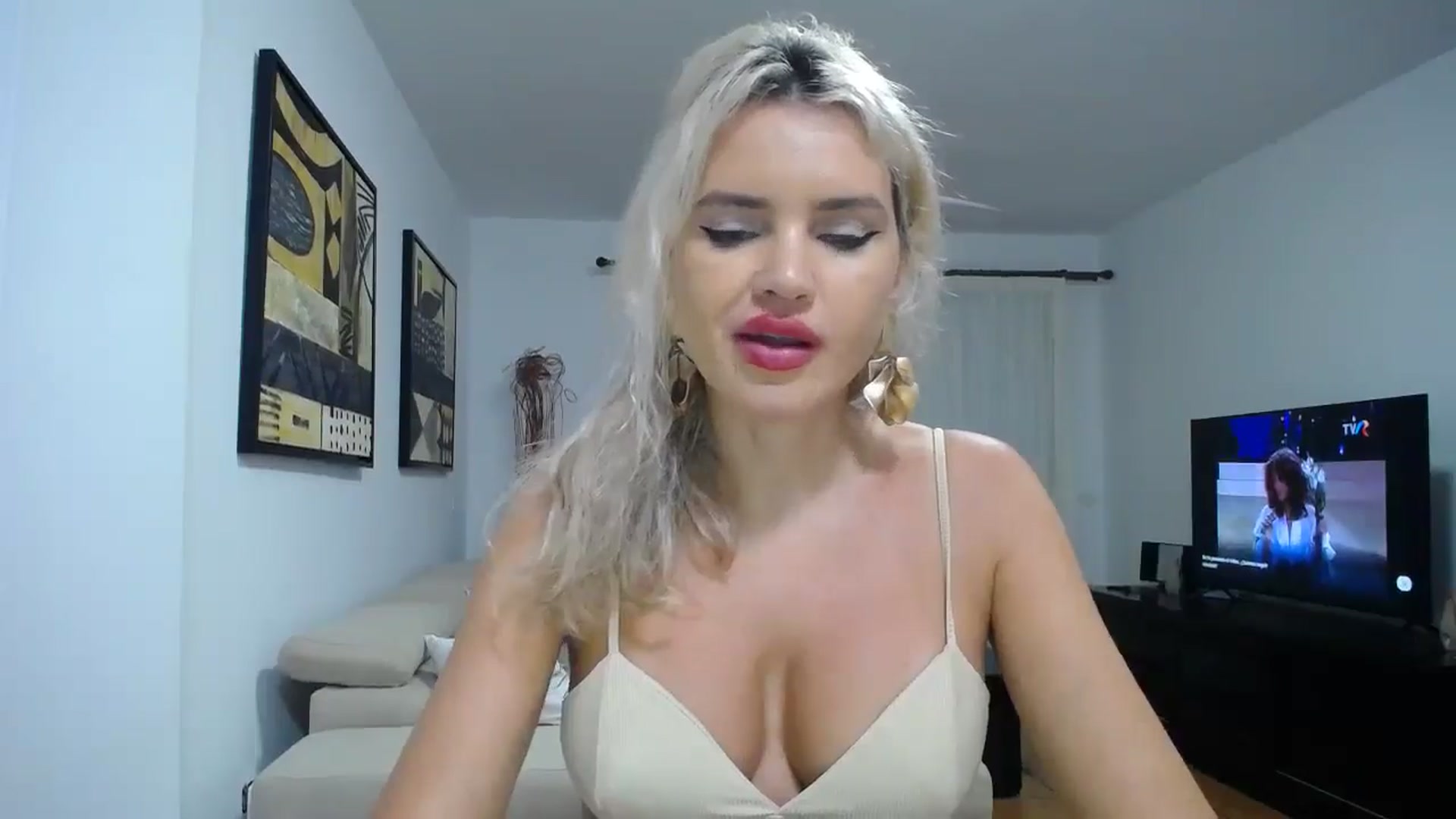 Gallery image thumbnail from Klarita_'s myfreecams stream on, 10/15/2025, 23:33 image 13 of 20