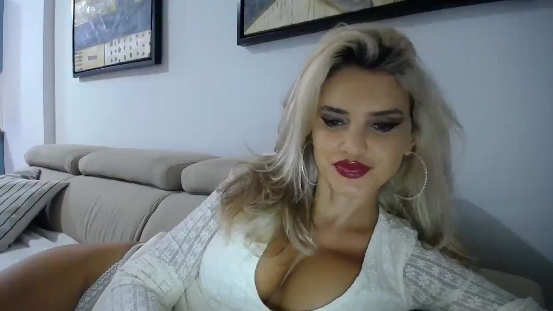 Gallery image thumbnail from Klarita_'s myfreecams stream on, 10/17/2025, 21:26 image 3 of 20