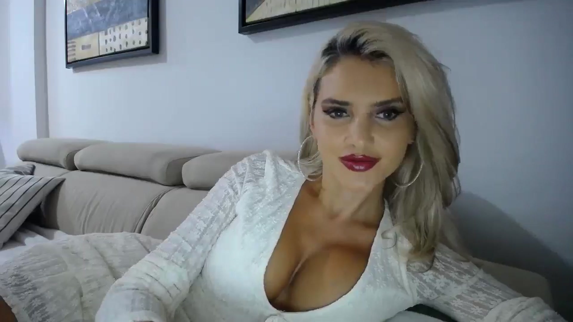 Gallery image thumbnail from Klarita_'s myfreecams stream on, 10/17/2025, 21:26 image 2 of 20