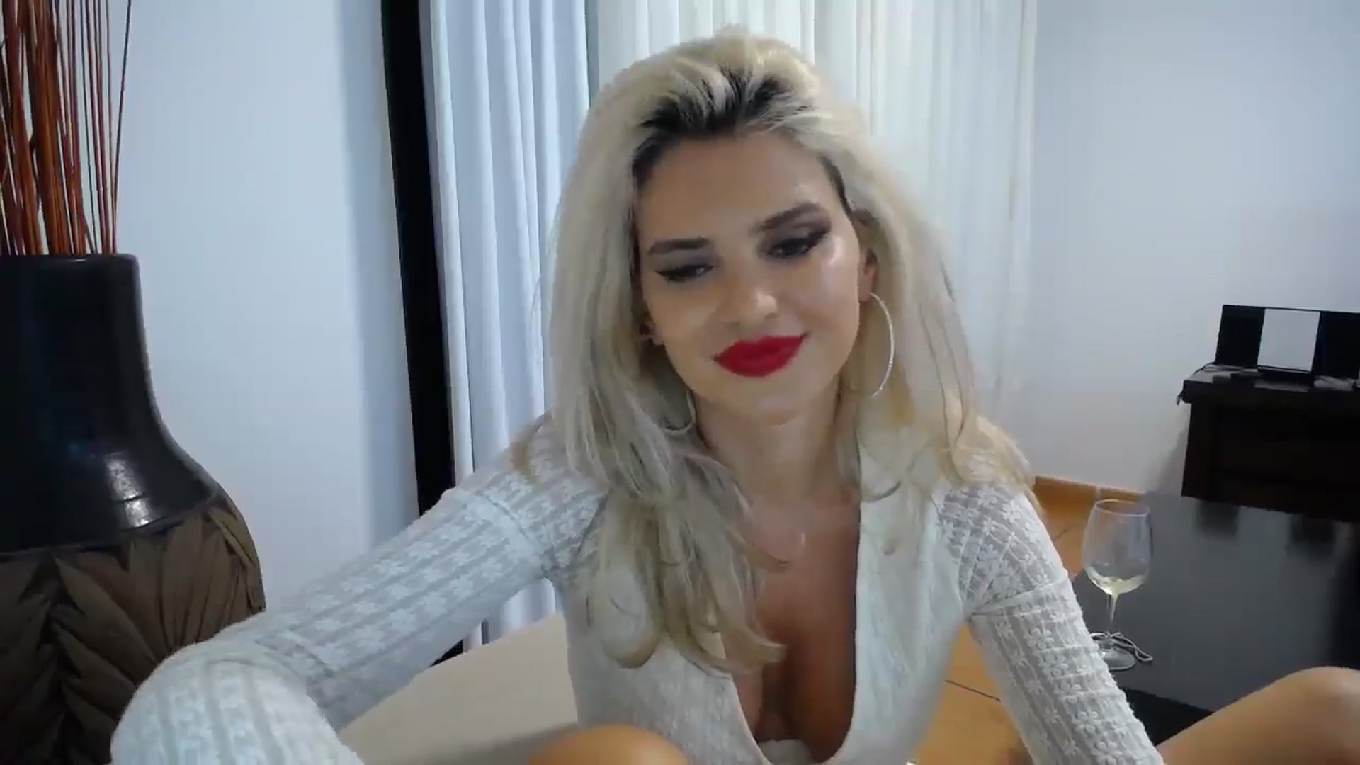 Gallery image thumbnail from Klarita_'s myfreecams stream on, 10/18/2025, 02:10 image 18 of 20